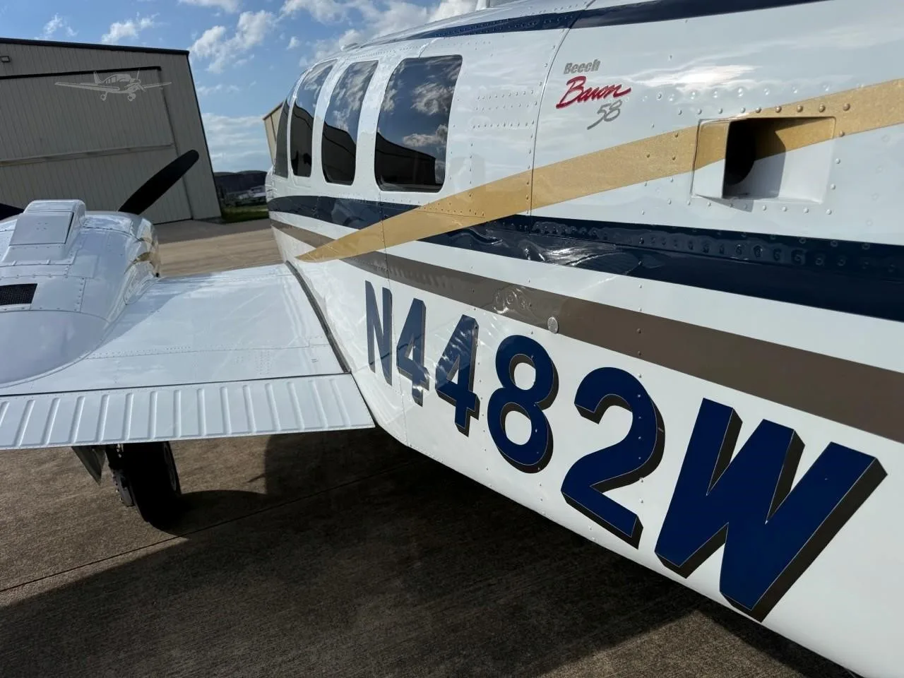 Exterior view of a 2000 BEECHCRAFT 58 BARON, N4482W.