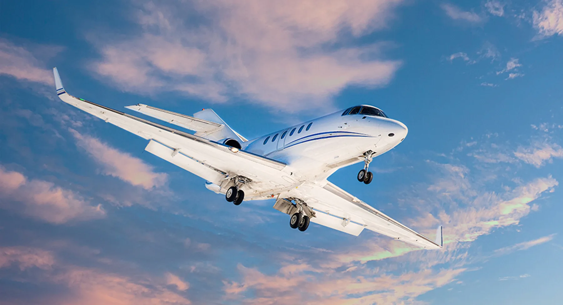 Exterior view of a 2008 Hawker 400XP, N975BD.
