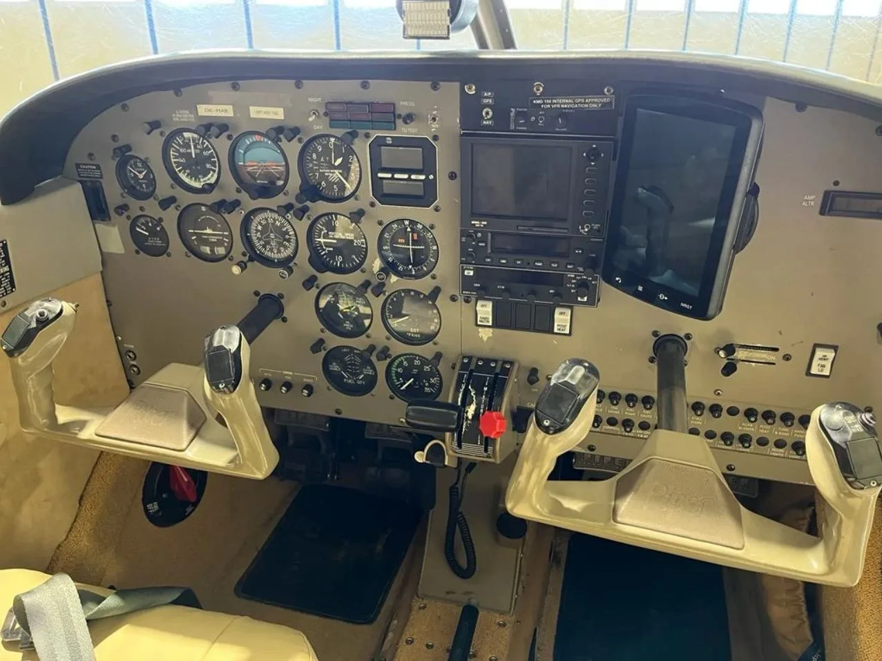 Cockpit and instrument panel of a 1994 Piper PA-28-181 Archer III.