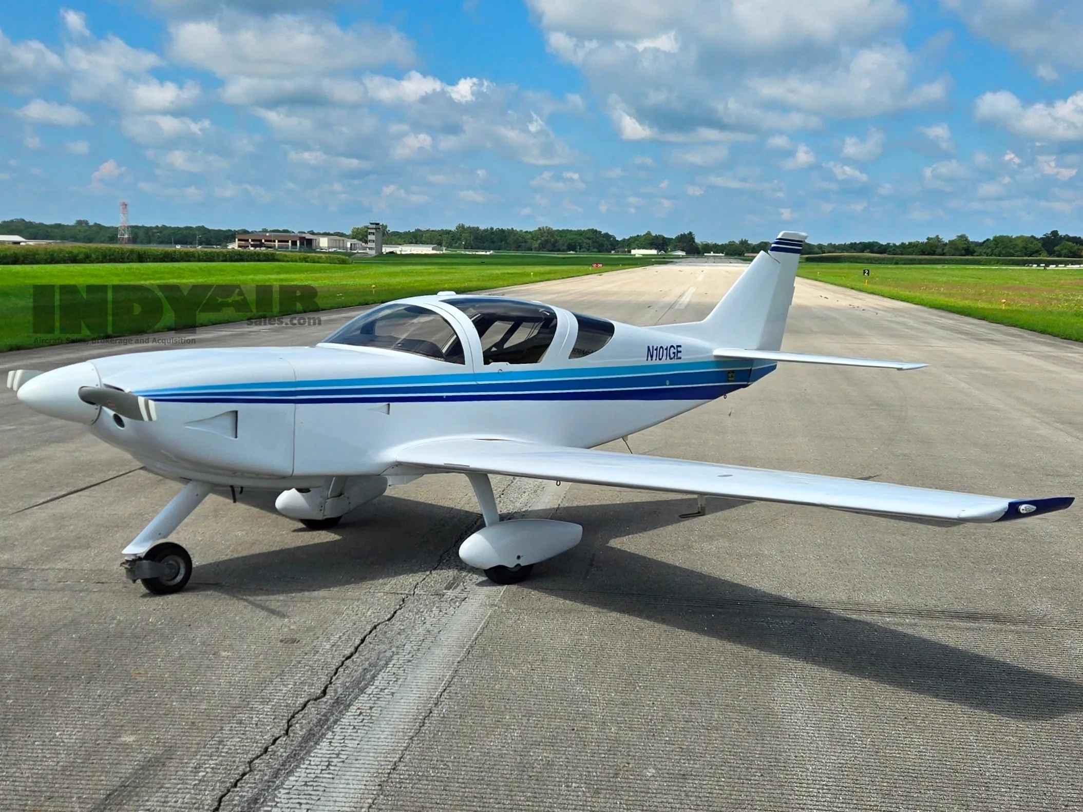 Exterior view of a 2000 Glasair Super II, N101GE.