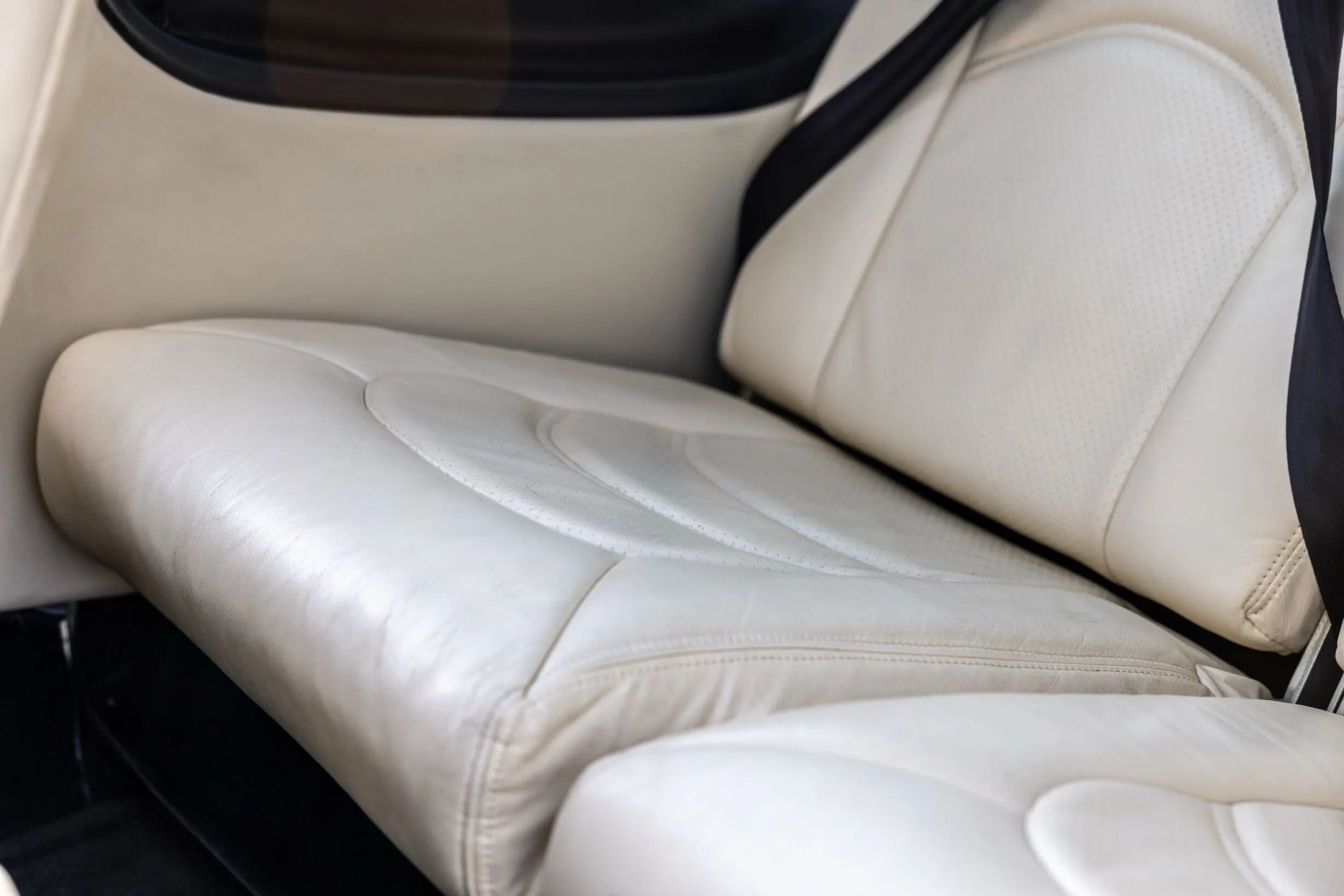 Cabin interior of a 2006 Cirrus SR22-G2 GTS.