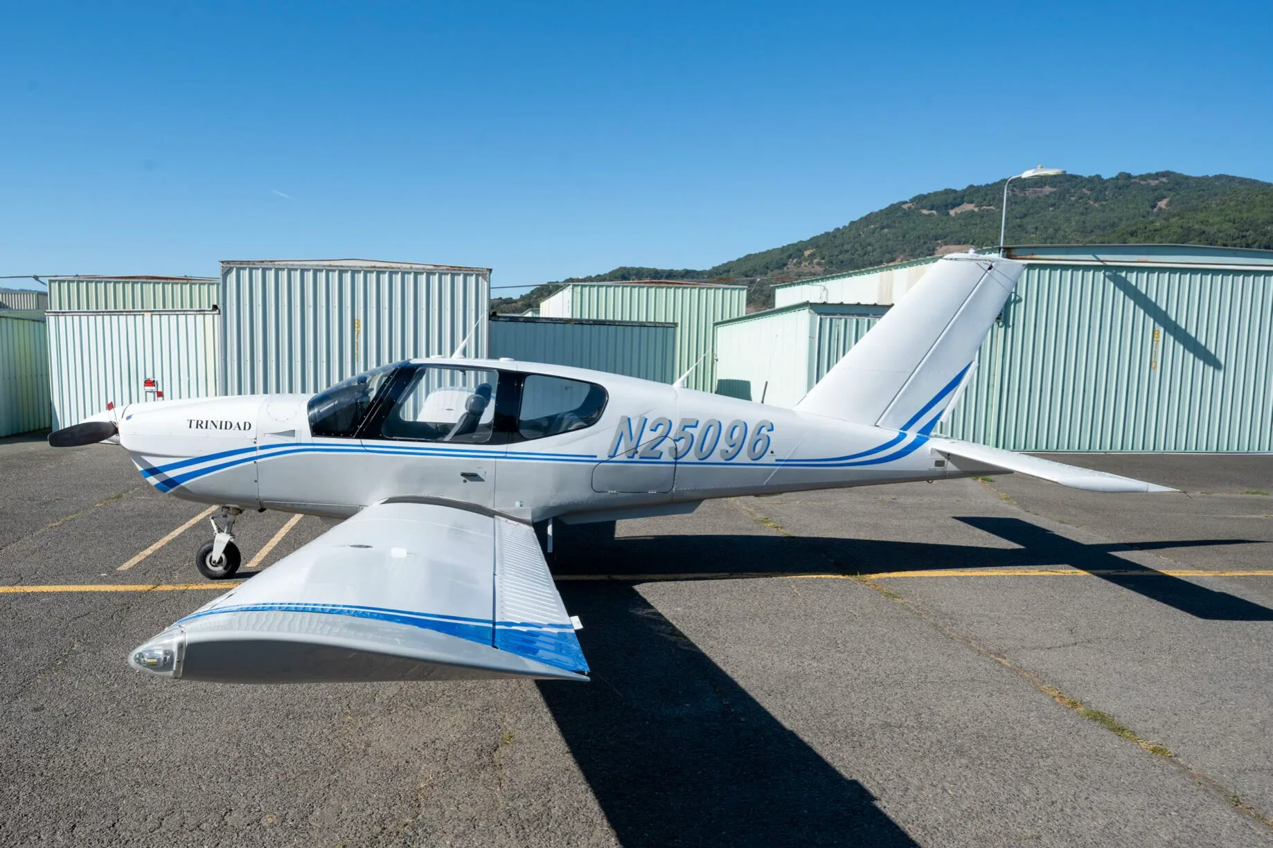 Exterior view of a 1990 Socata TB-20 TRINIDAD, N25096.