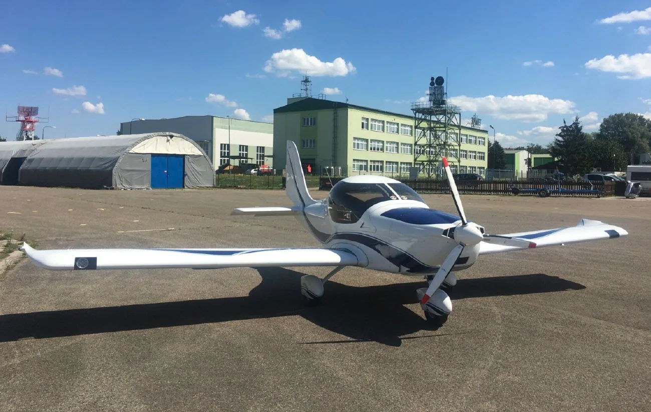 Exterior view of a 2022 Evektor SportStar RTC.