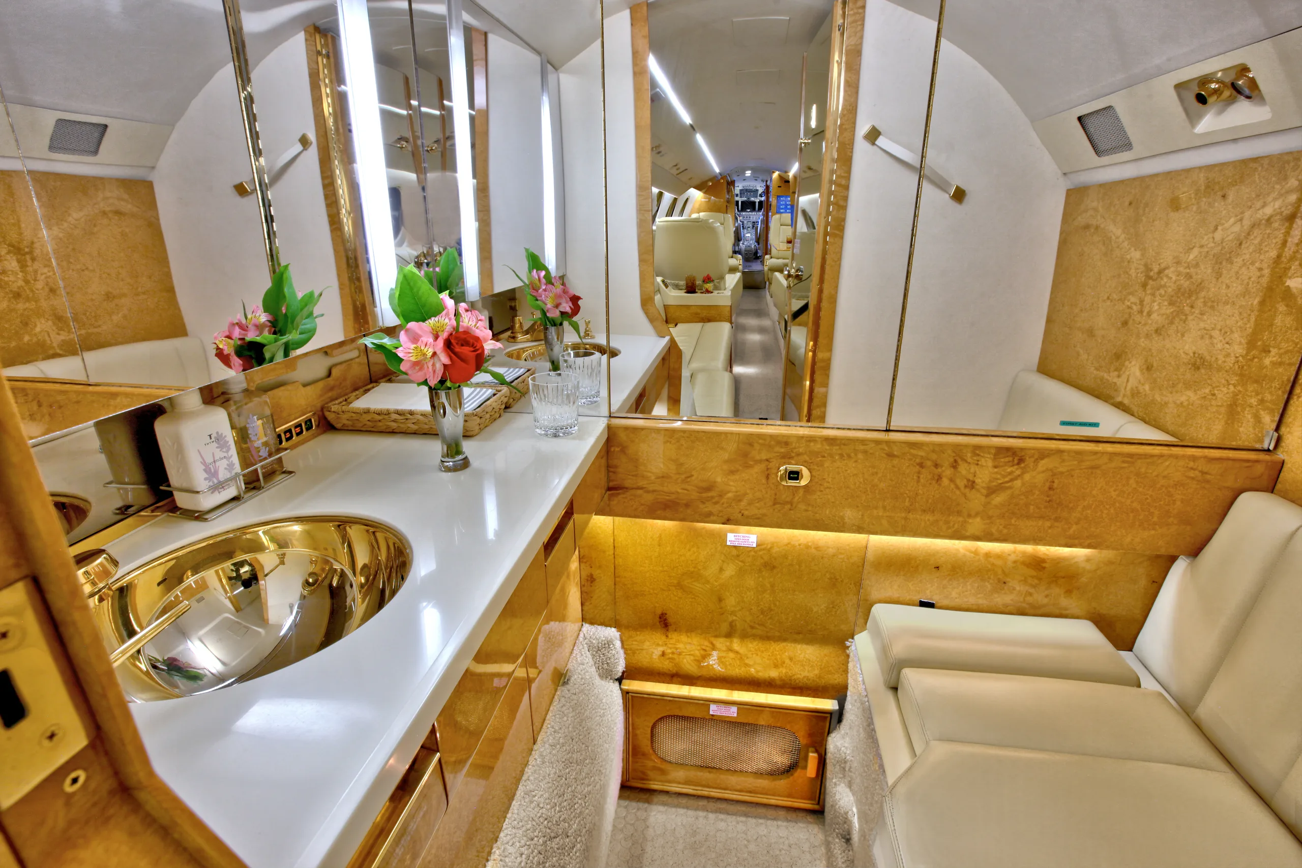 Cabin interior of a 1999 Dassault falcon 50ex 0281.