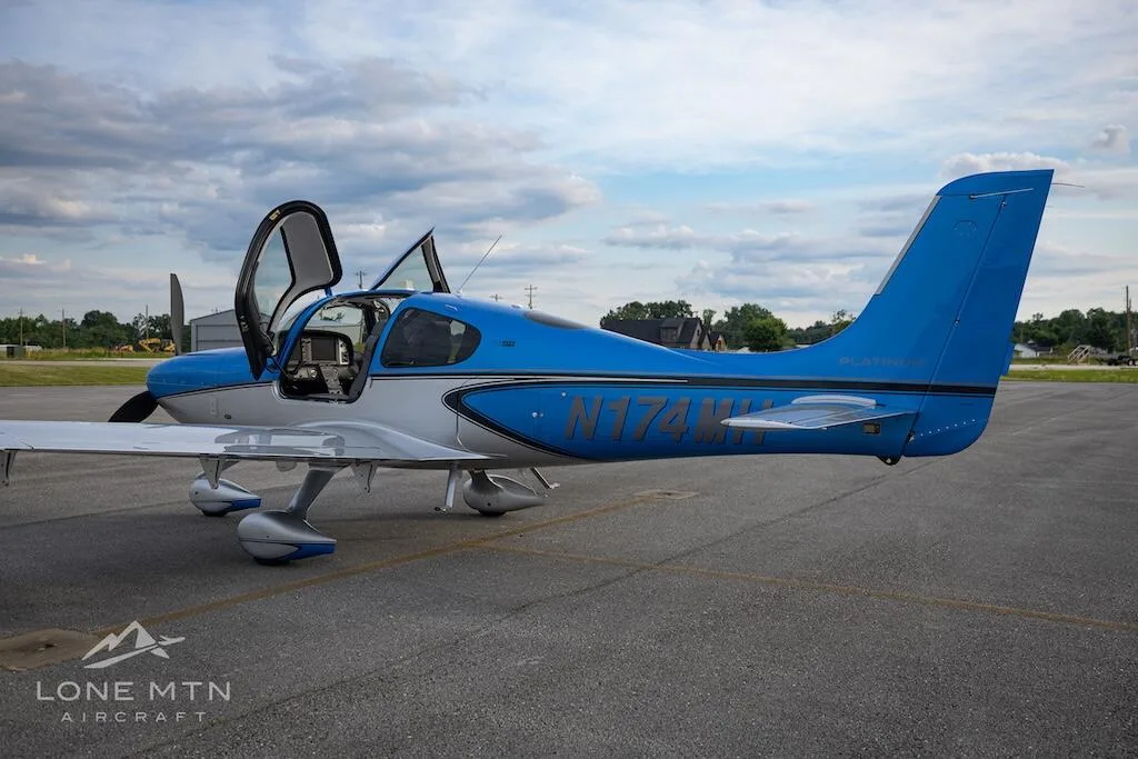 Exterior view of a 2023 Cirrus SR22T G6 GTS.