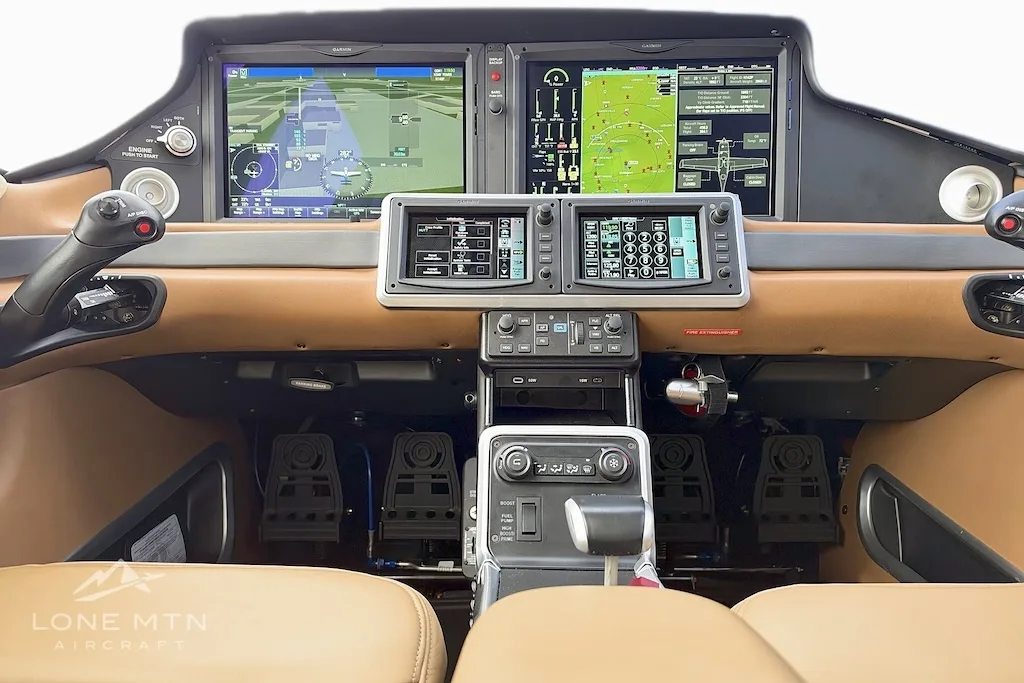 Cockpit and instrument panel of a 2024 Cirrus SR22T G7.