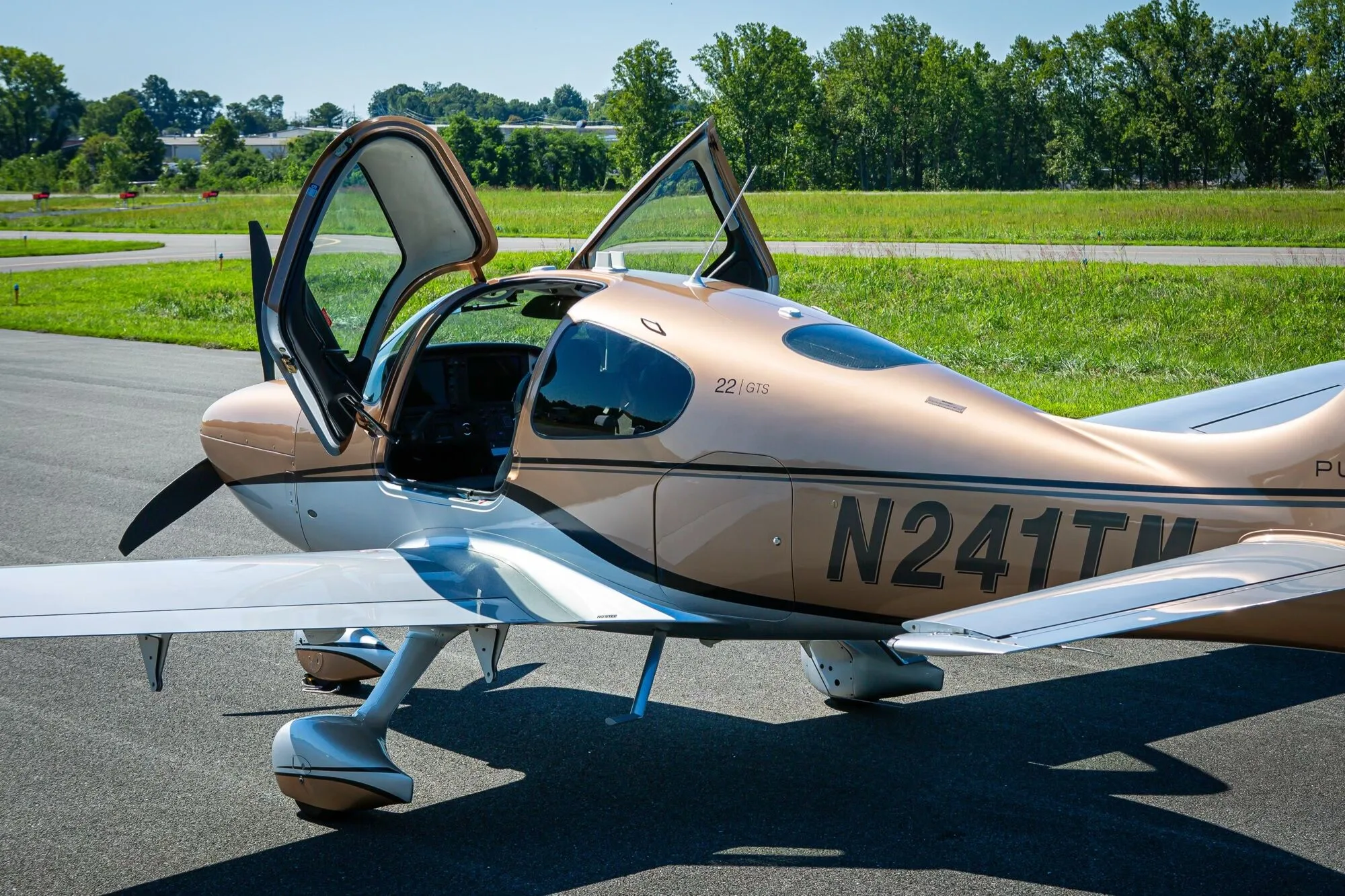 Exterior view of a 2016 Cirrus SR22-G5 GTS, N241TM.