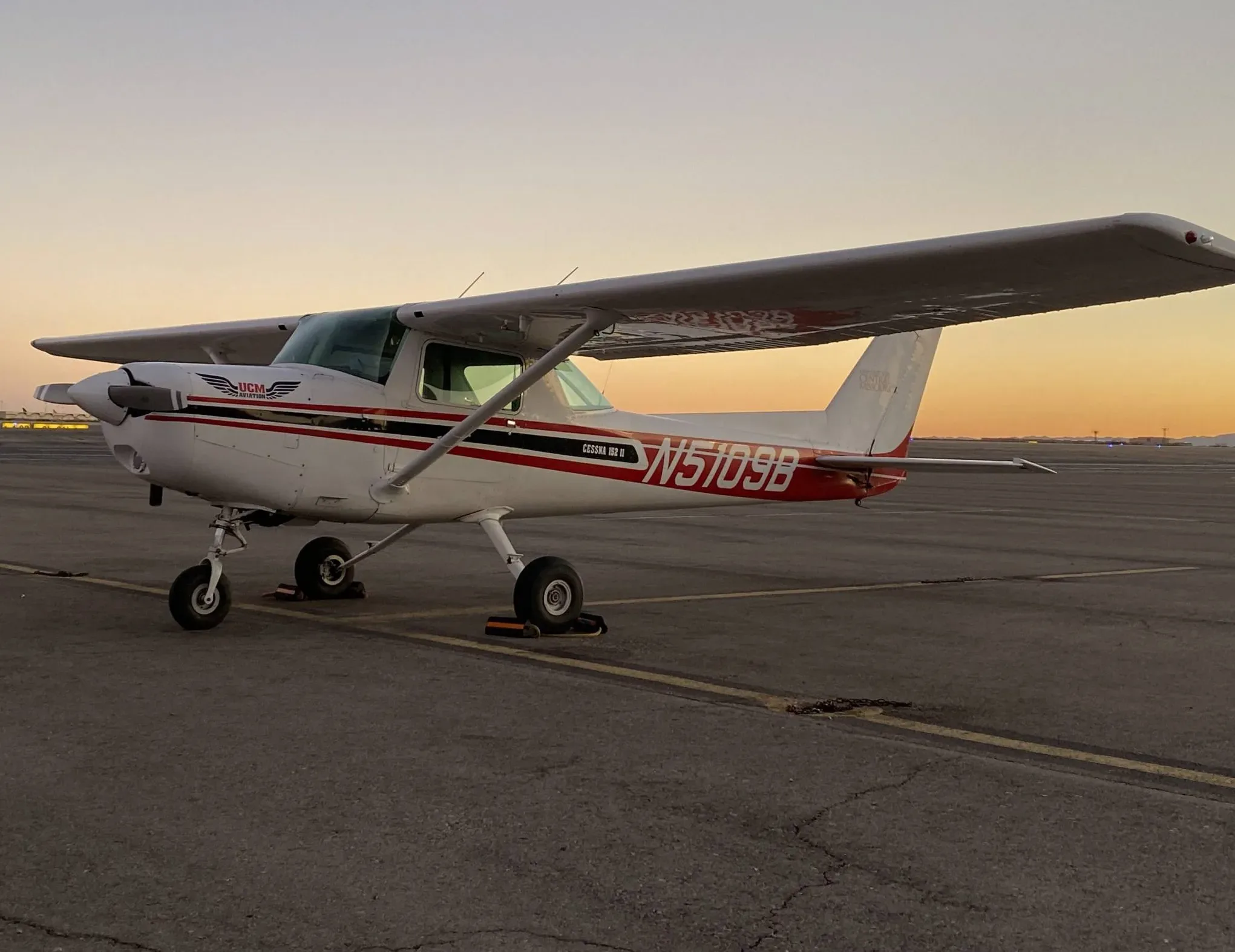 Cockpit and instrument panel of a 1979 Cessna 152.
