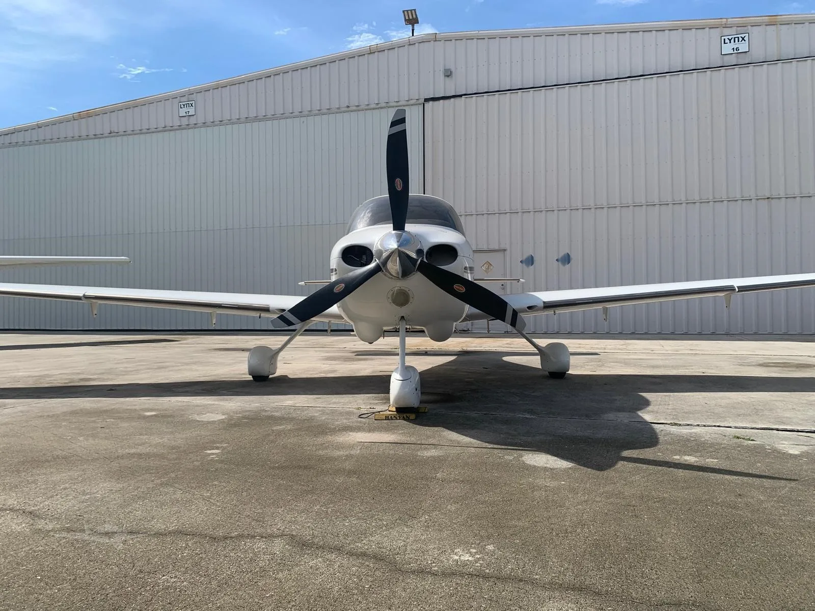 Exterior view of a 2003 CIRRUS SR22, N822DR.