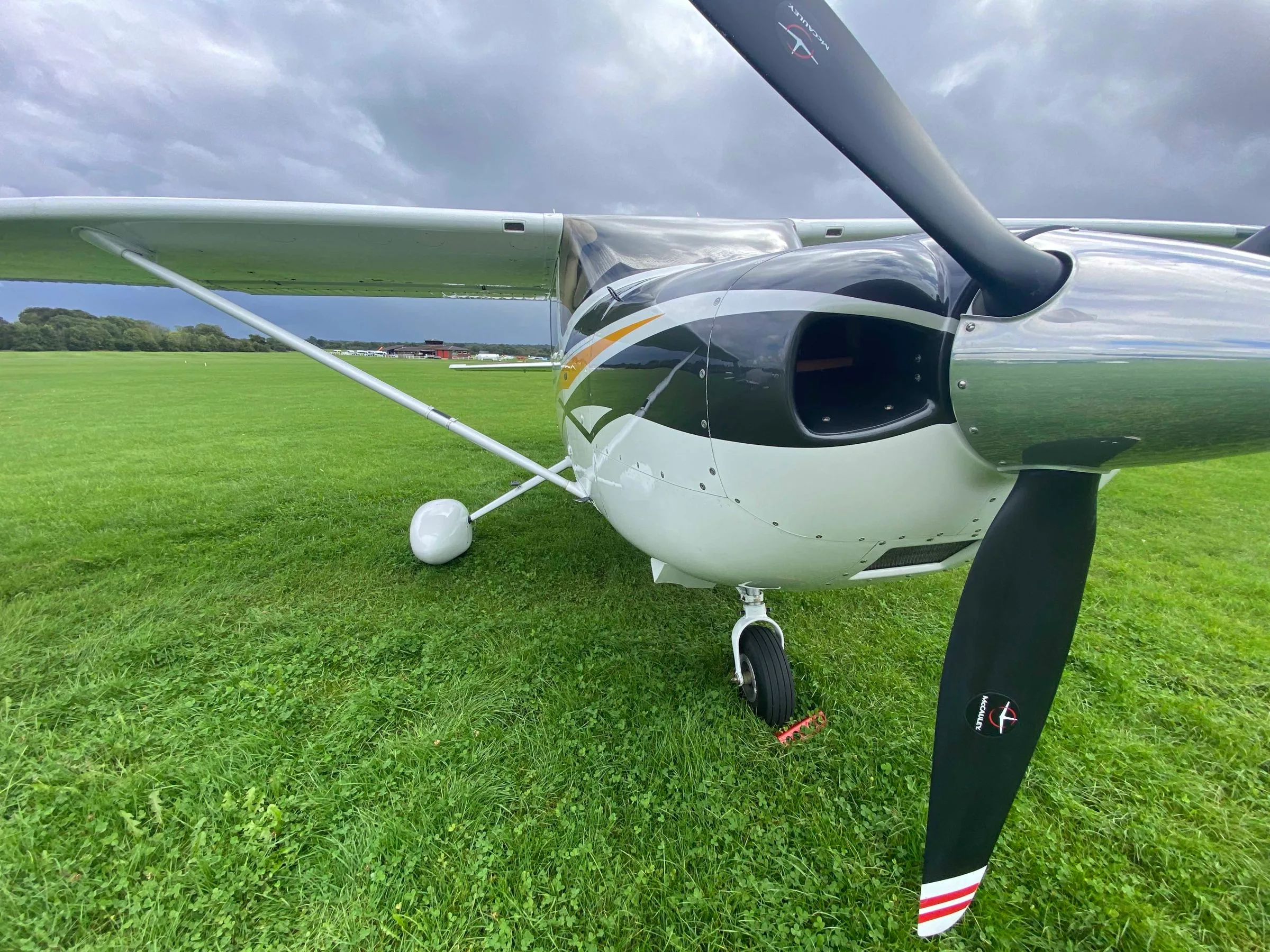 Exterior view of a 2007 Cessna 182T Skylane.