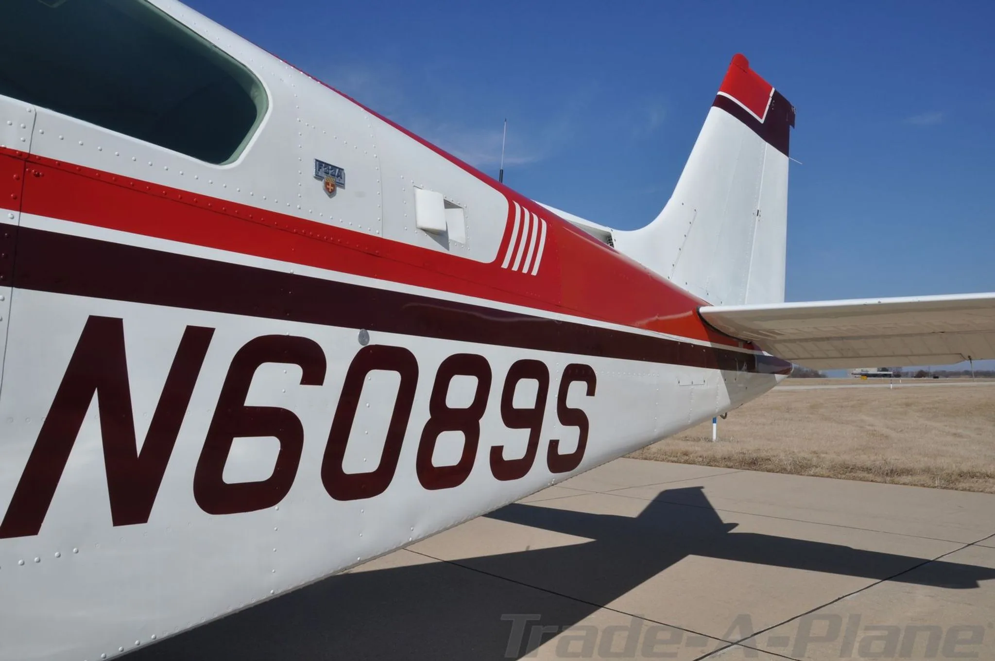 Exterior view of a 1975 BEECHCRAFT F33A BONANZA, N6089S.