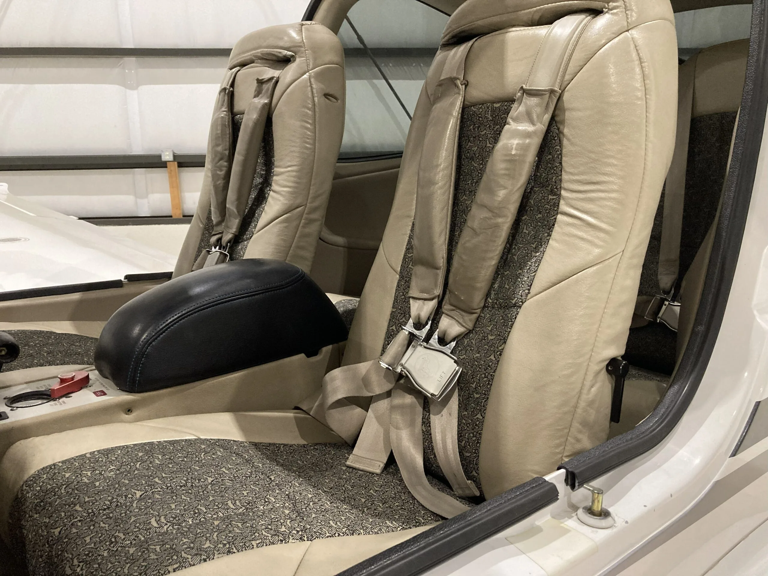 Cabin interior of a 2006 Cirrus SR20-G2.
