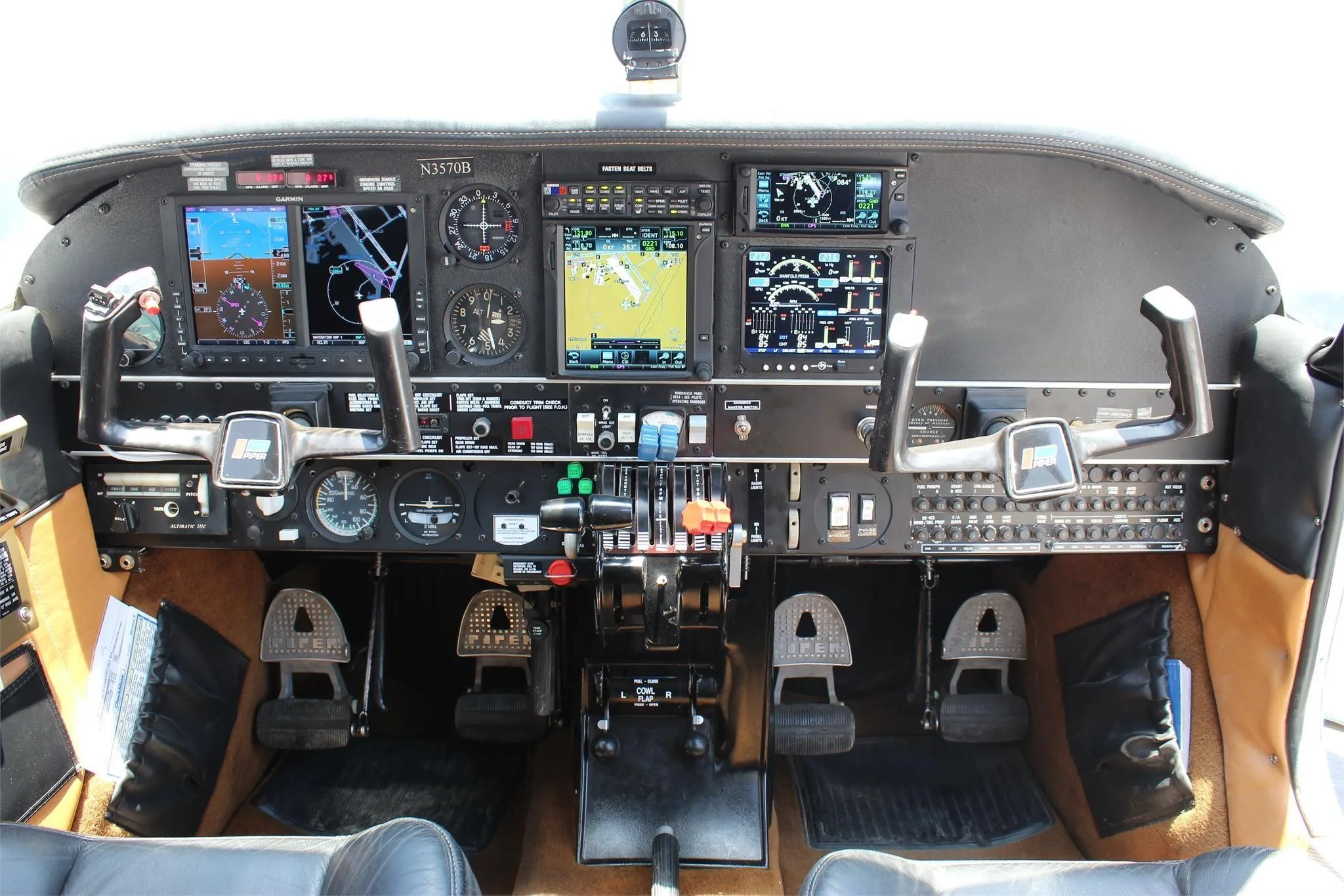 Cockpit and instrument panel of a 1980 PIPER SENECA II.