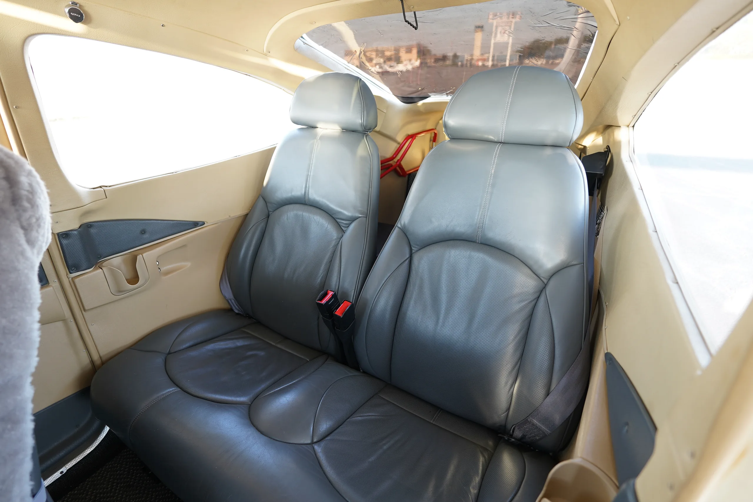 Cabin interior of a 2002 Cessna TURBO 182T SKYLANE.