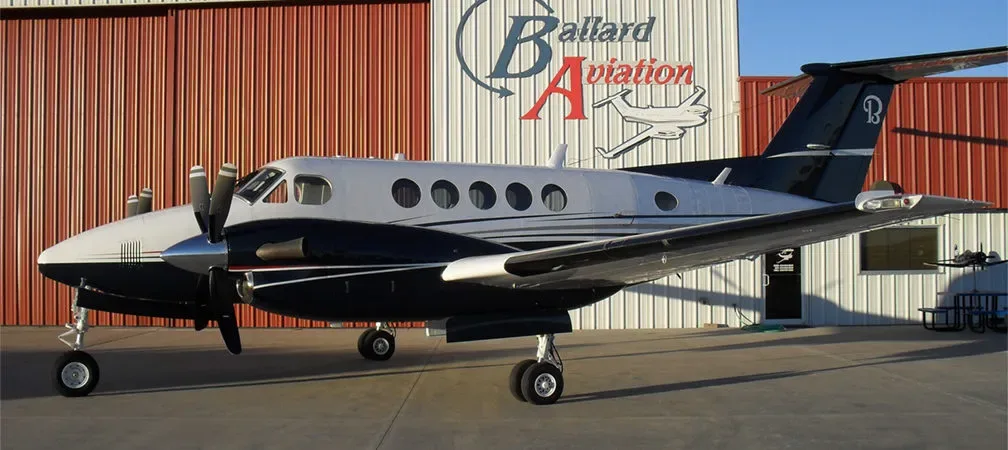 Cockpit and instrument panel of a 1997 Beechcraft King Air B200.