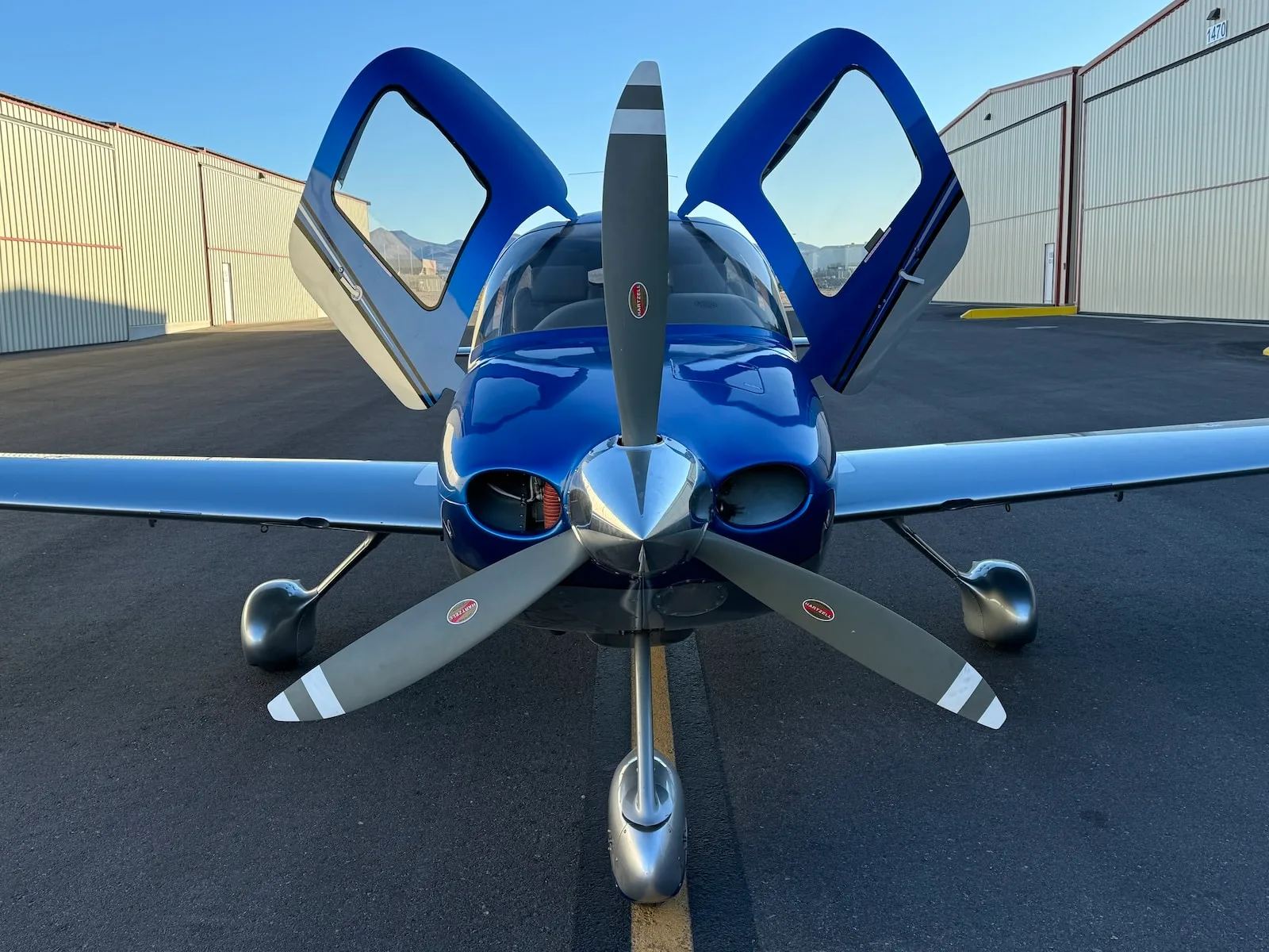 Exterior view of a 2002 Cirrus SR22, N867CD.