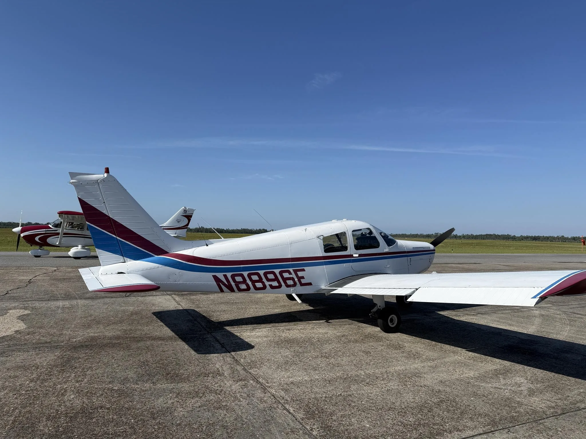 Exterior view of a 1976 PIPER CHEROKEE 140, N833WT.