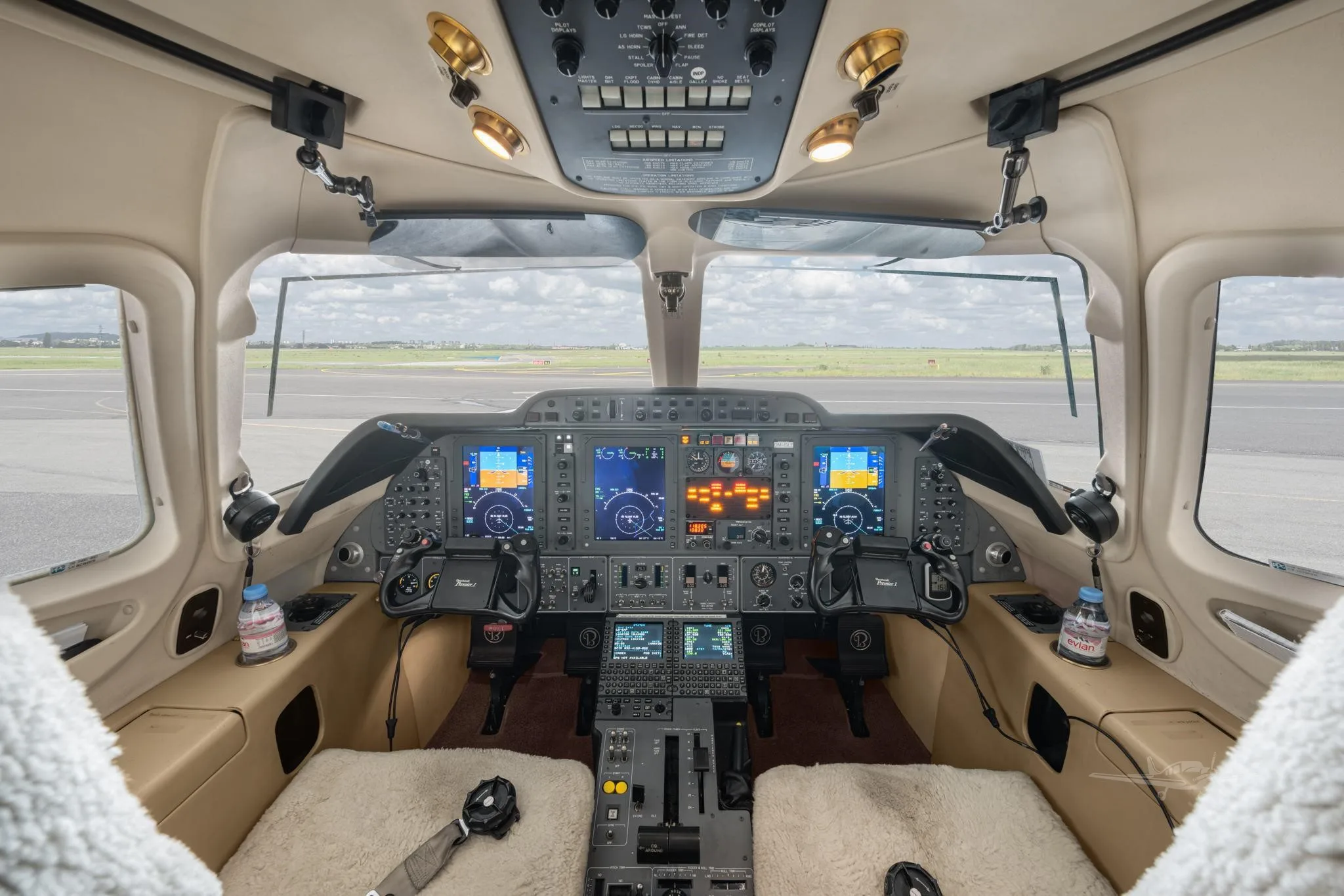Cockpit and instrument panel of a 2007 BEECHCRAFT PREMIER IA.