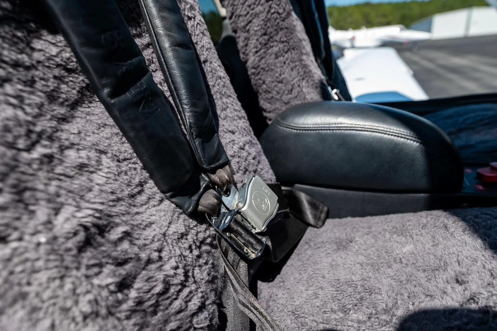 Cabin interior of a 2005 Cirrus SR22-G2 GTS.