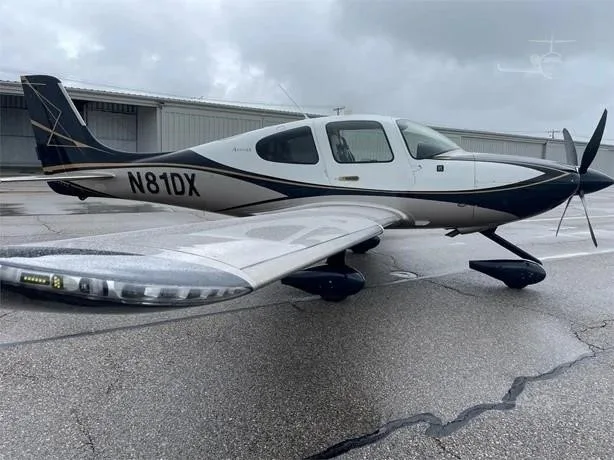 Exterior view of a 2021 CIRRUS SR22-G6 TURBO, N81DX.