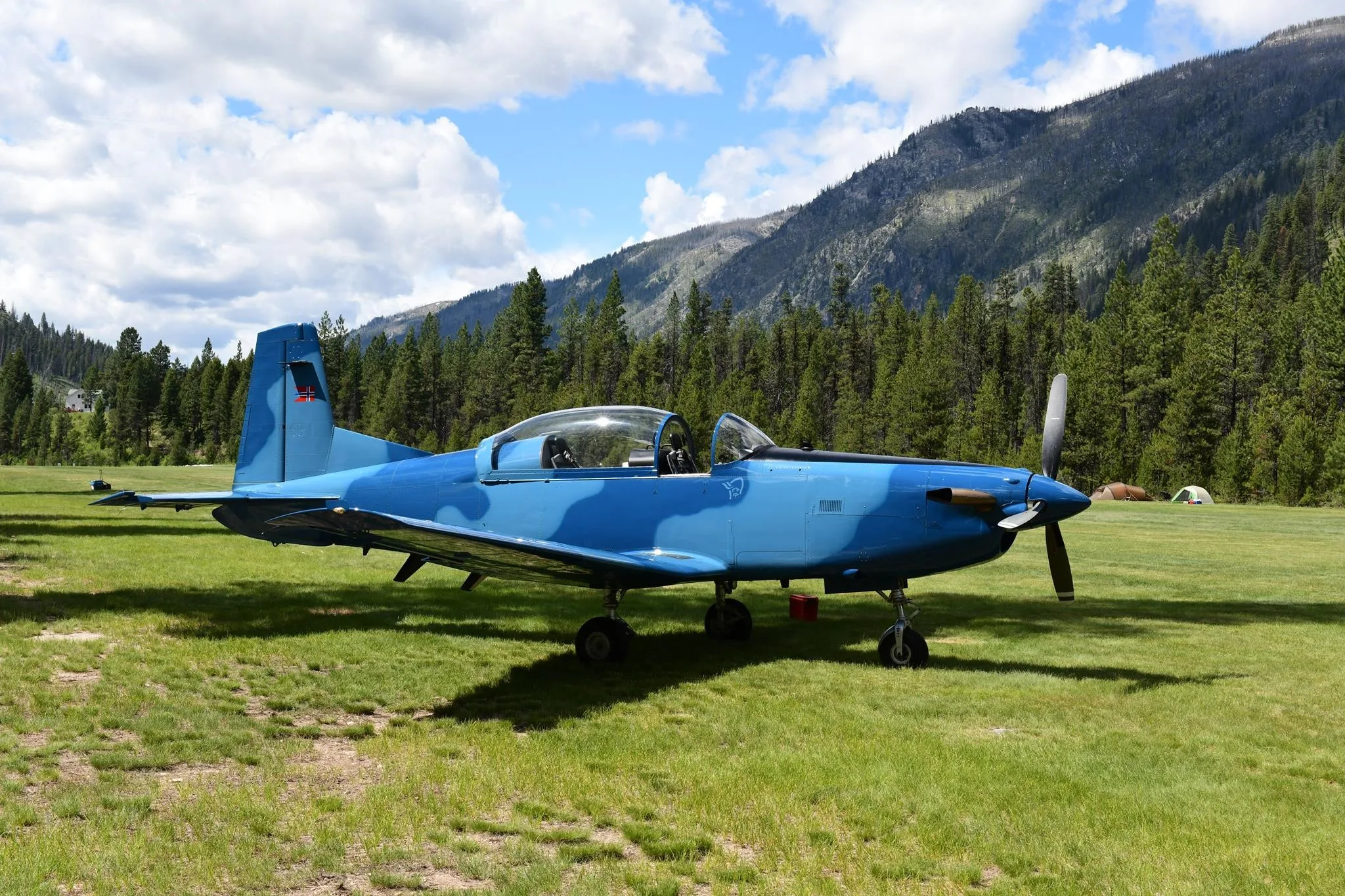 Exterior view of a 1985 PILATUS PC-7, N76XC.