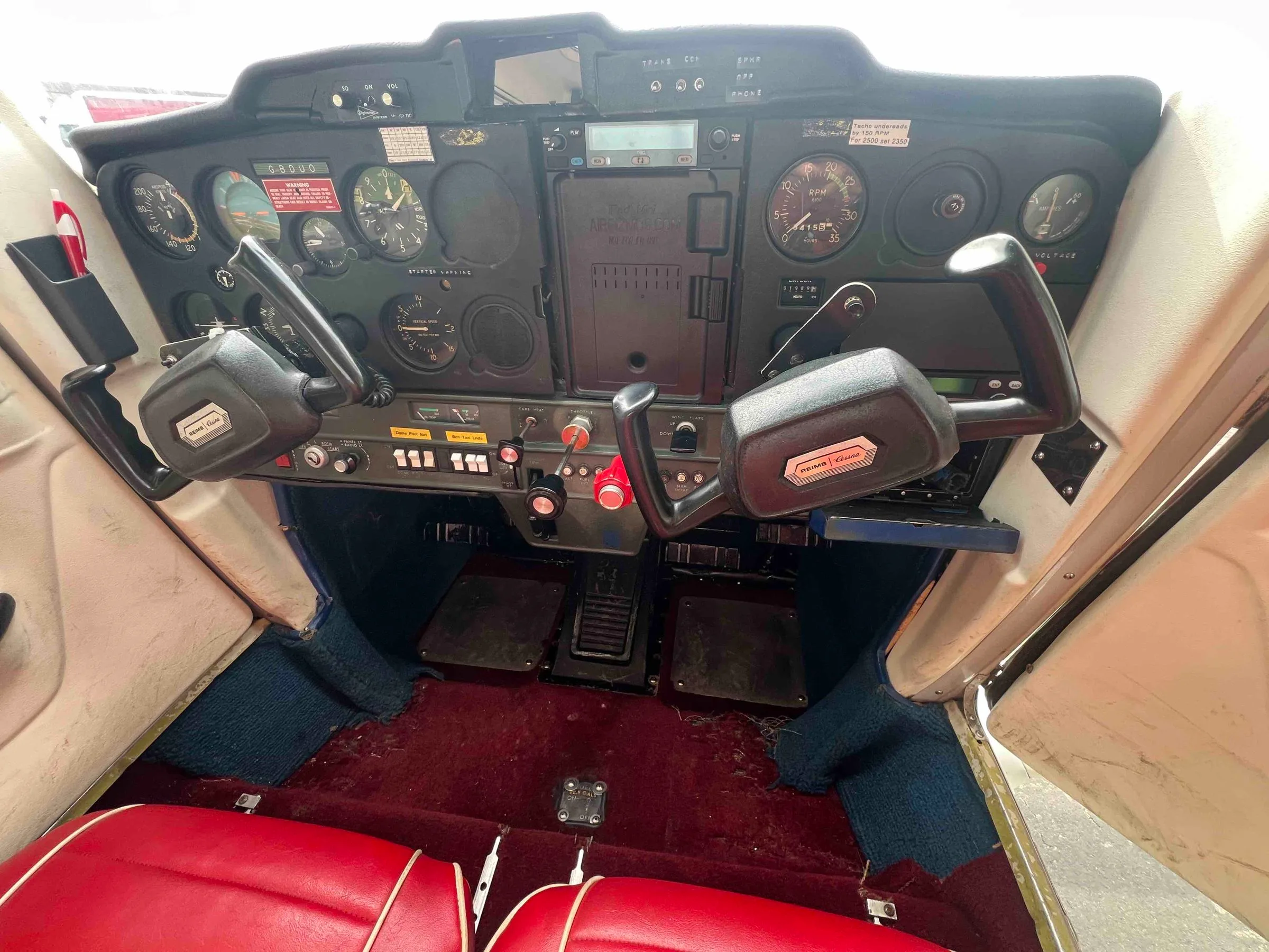 Cockpit and instrument panel of a 1976 Cessna F150M.