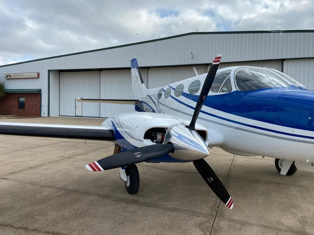 Exterior view of a 1984 CESSNA 340A, N515BT.