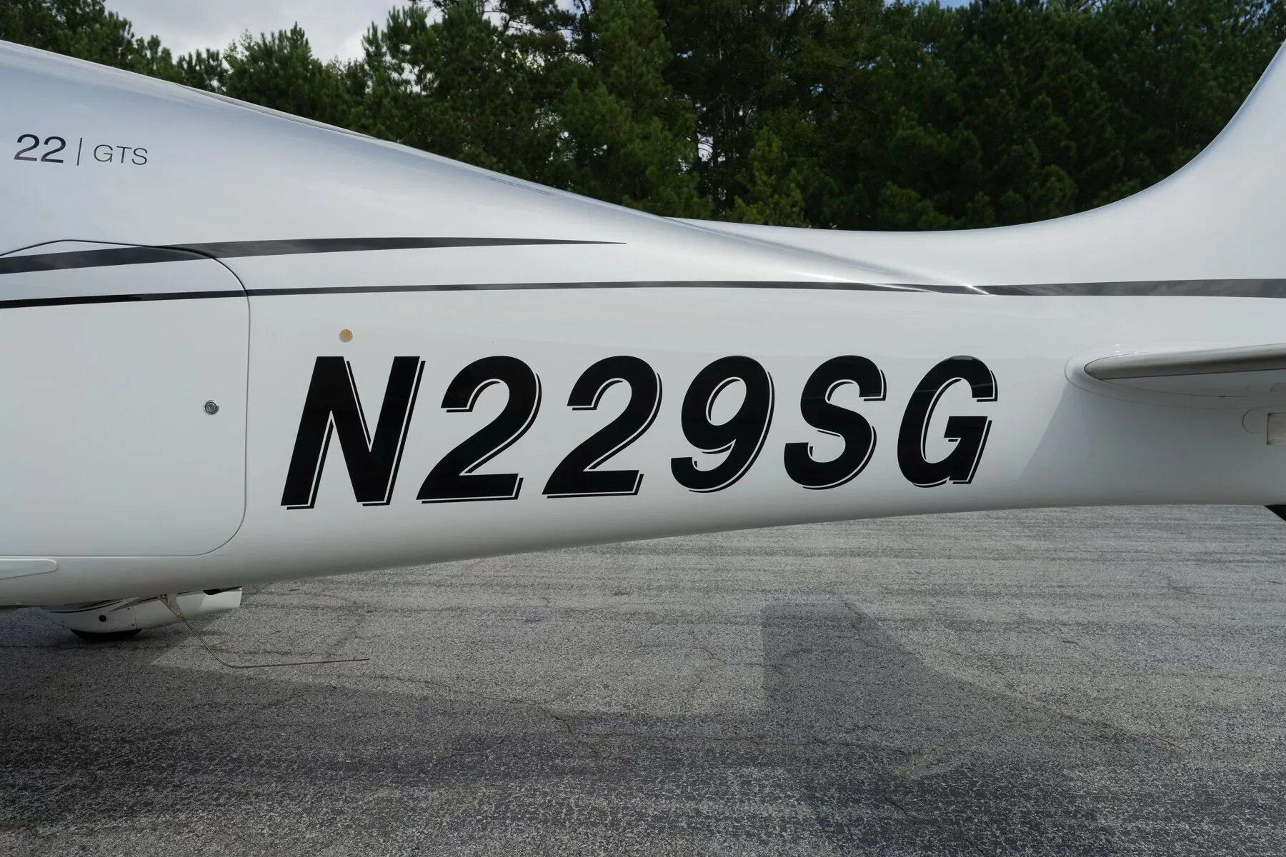 Exterior view of a Cirrus SR22-G2 GTS.