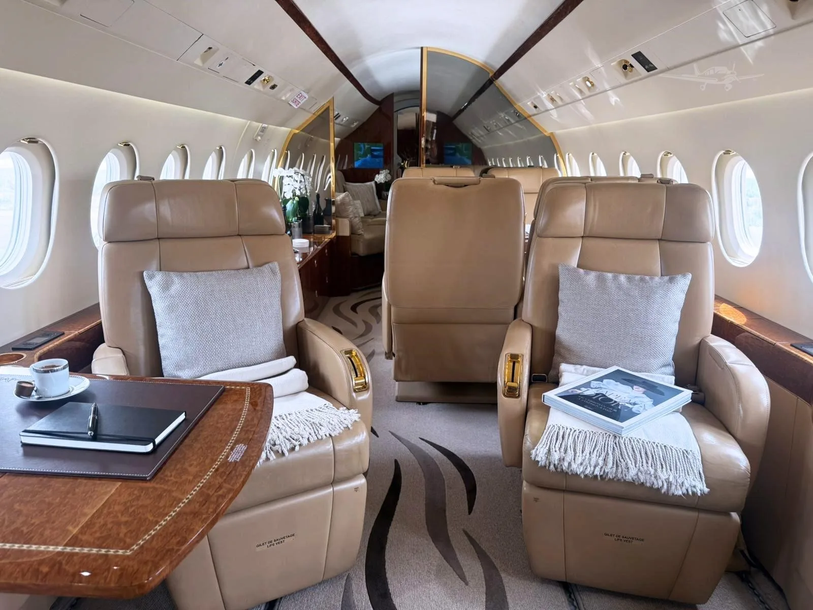 Cabin interior of a 2010 DASSAULT FALCON 900EX EASY.
