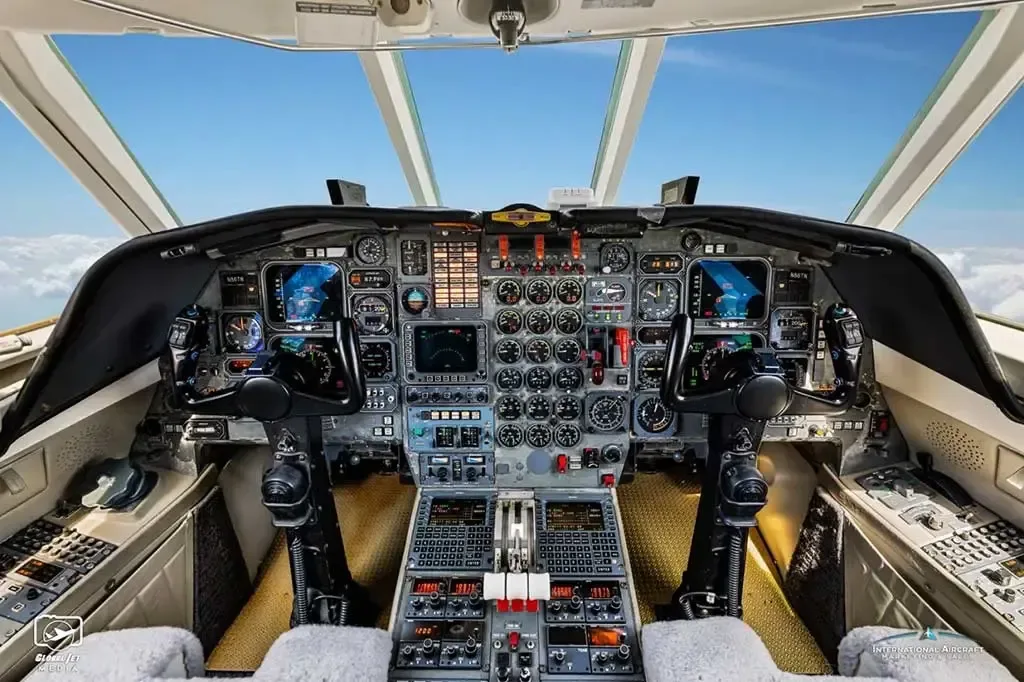 Cockpit and instrument panel of a 1995 Dassault Falcon 50.