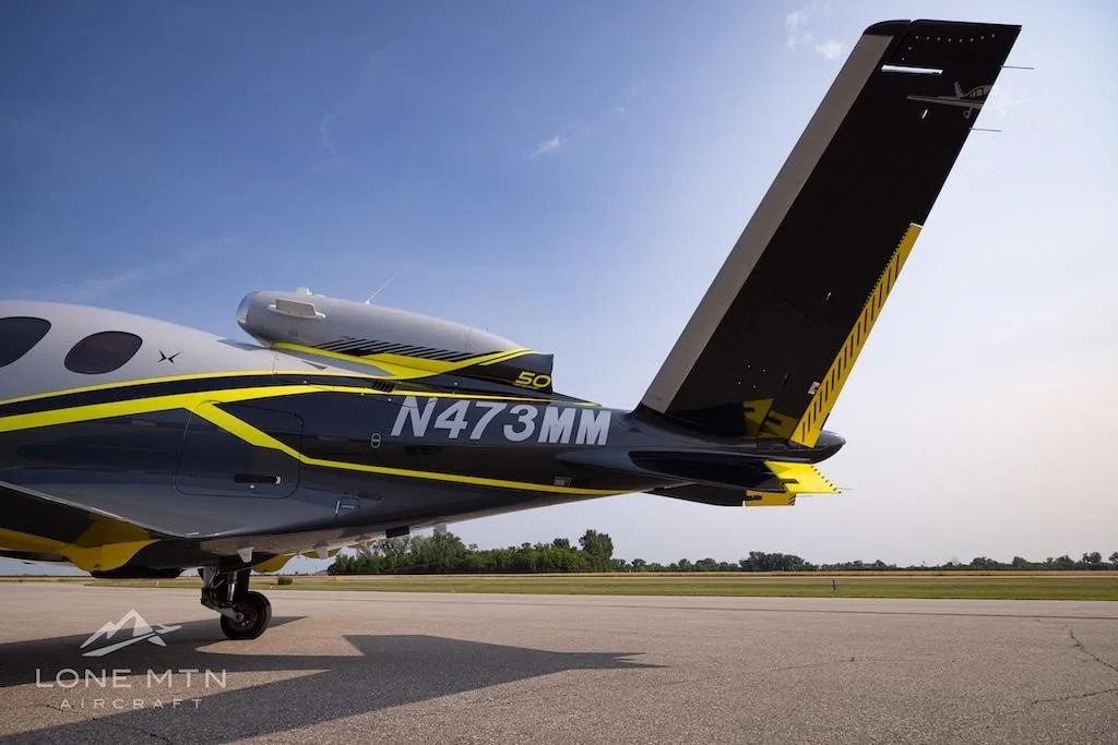 Exterior view of a 2019 CIRRUS VISION SF50-G2, N473MM.