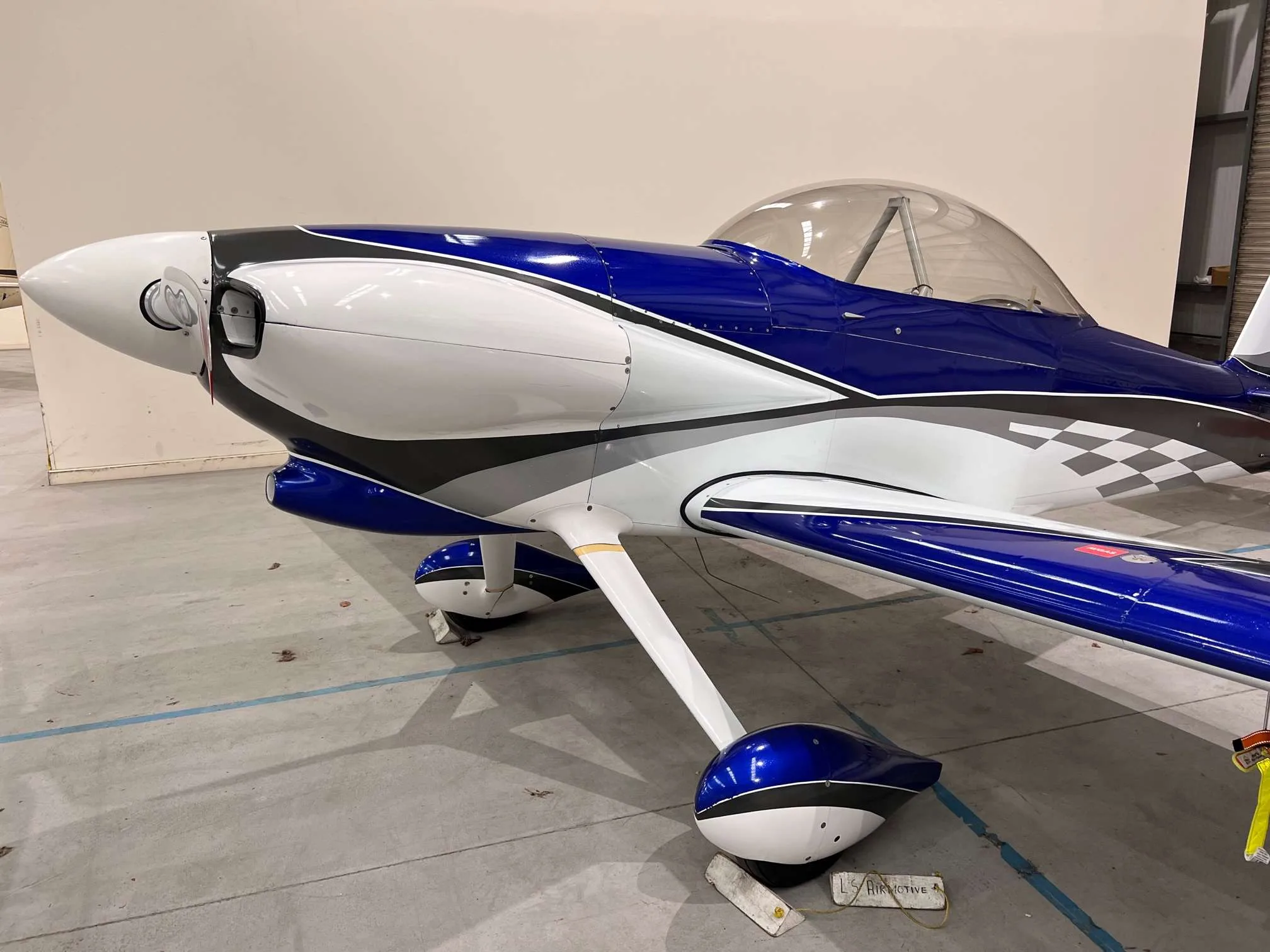 Marketing image of a 2000 Vans RV4.