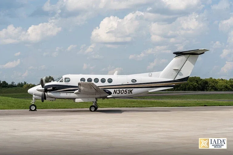 Exterior view of a Beechcraft Textron King Air 200, N576CL.