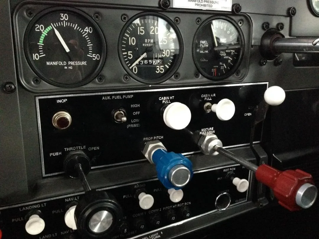 Avionics suite of a 1962 CESSNA 185.