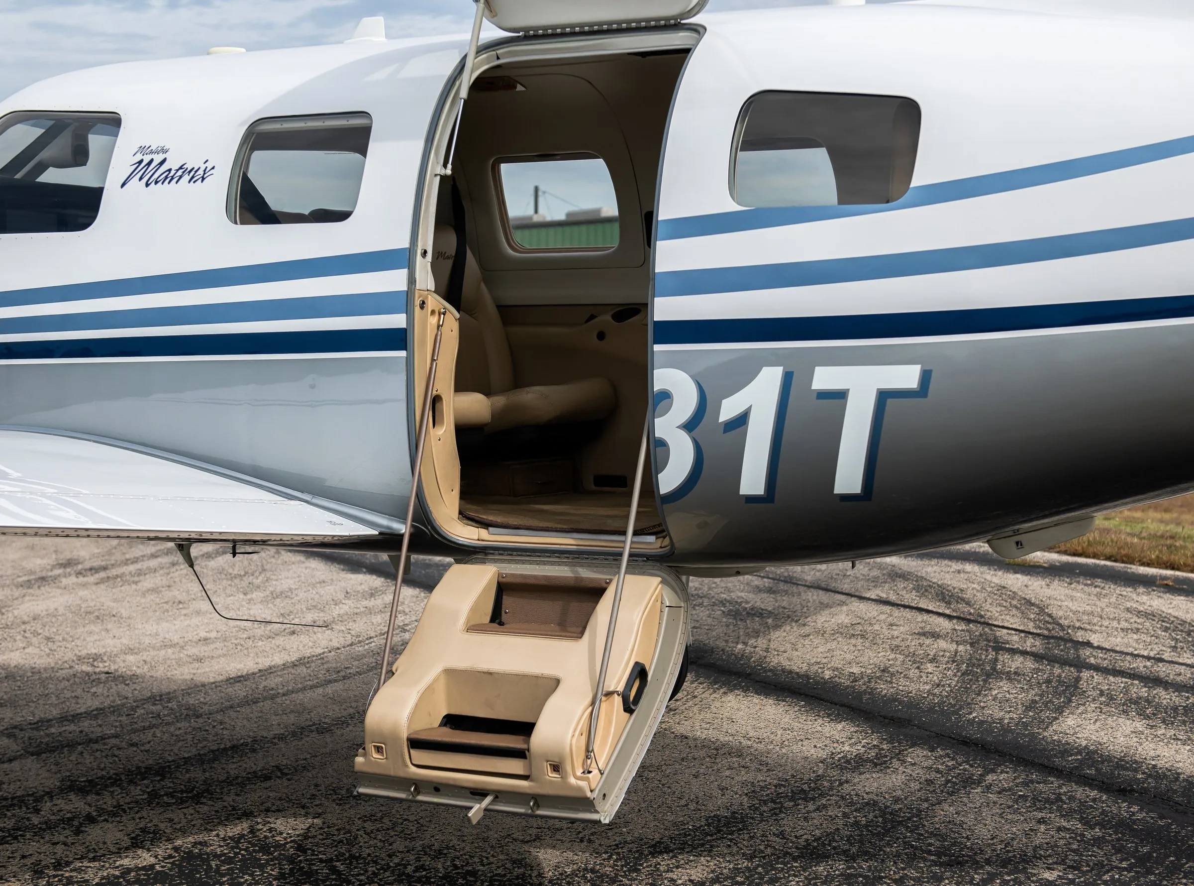 Cabin interior of a 2009 Piper PA-46R-350T Matrix.