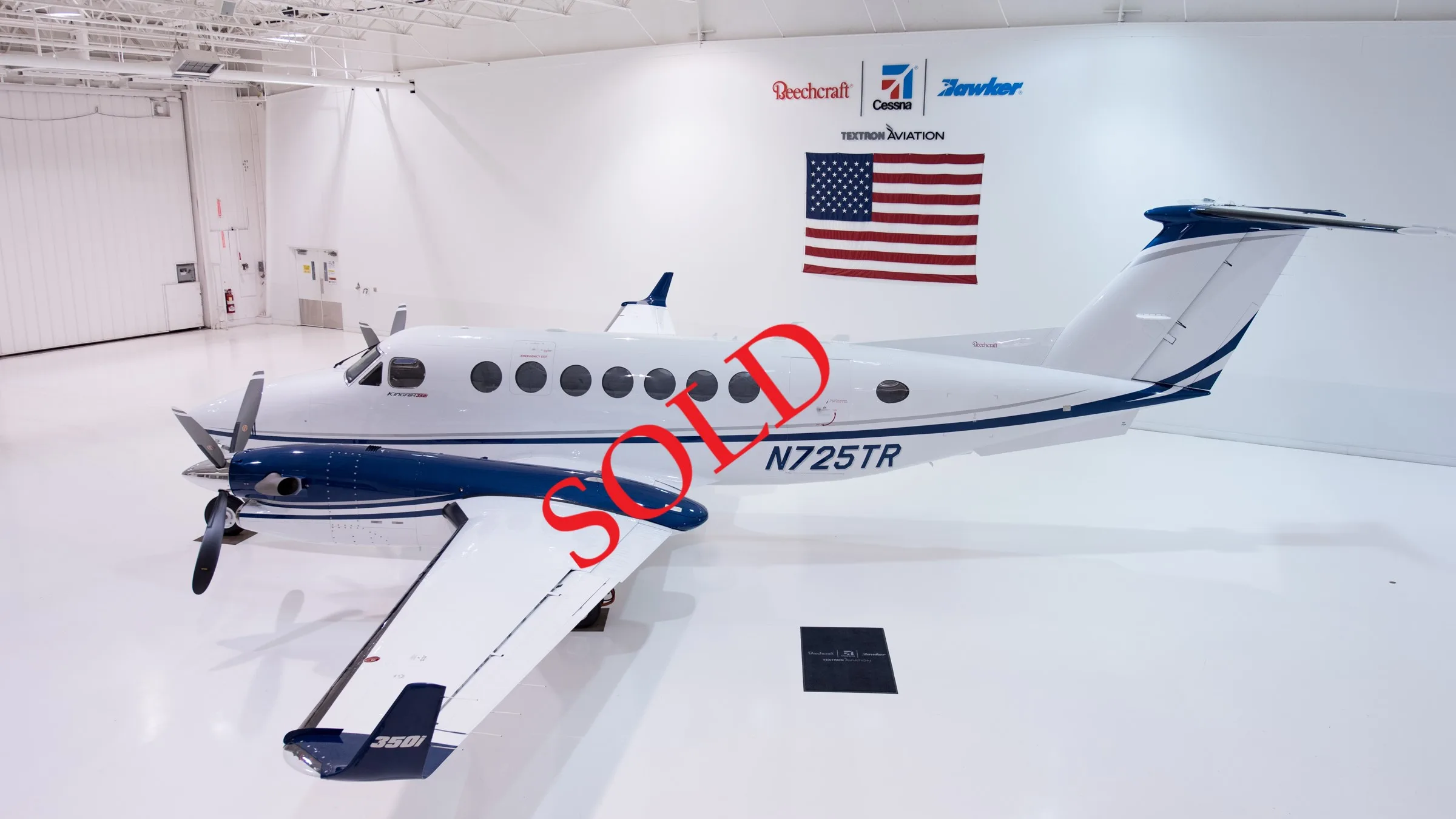 Exterior view of a 2009 Hawker 900XP, N17EN.