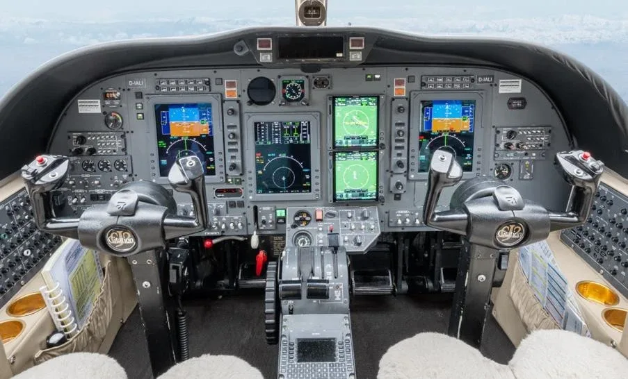 Cockpit and instrument panel of a 2001 Cessna Citation CJ2.