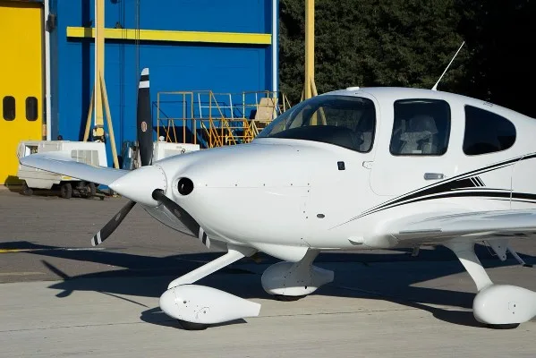 Exterior view of a 2020 Cirrus SR20, YR-ADU.
