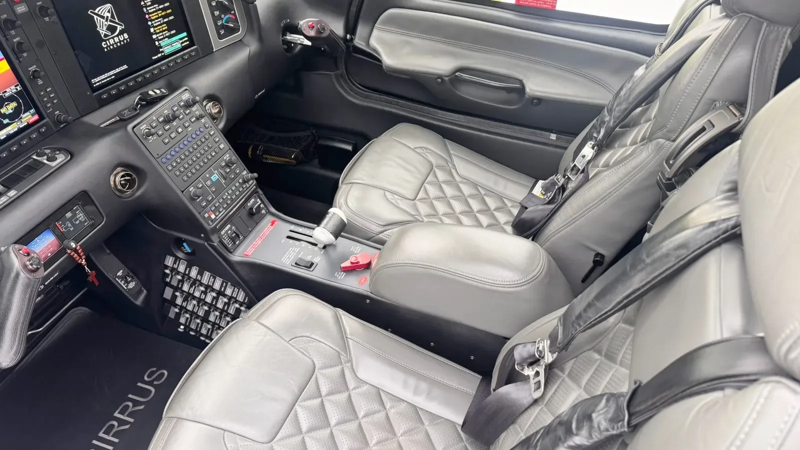 Cabin interior of a Cirrus Aircraft SR22T G6 GTS PLATINUM.