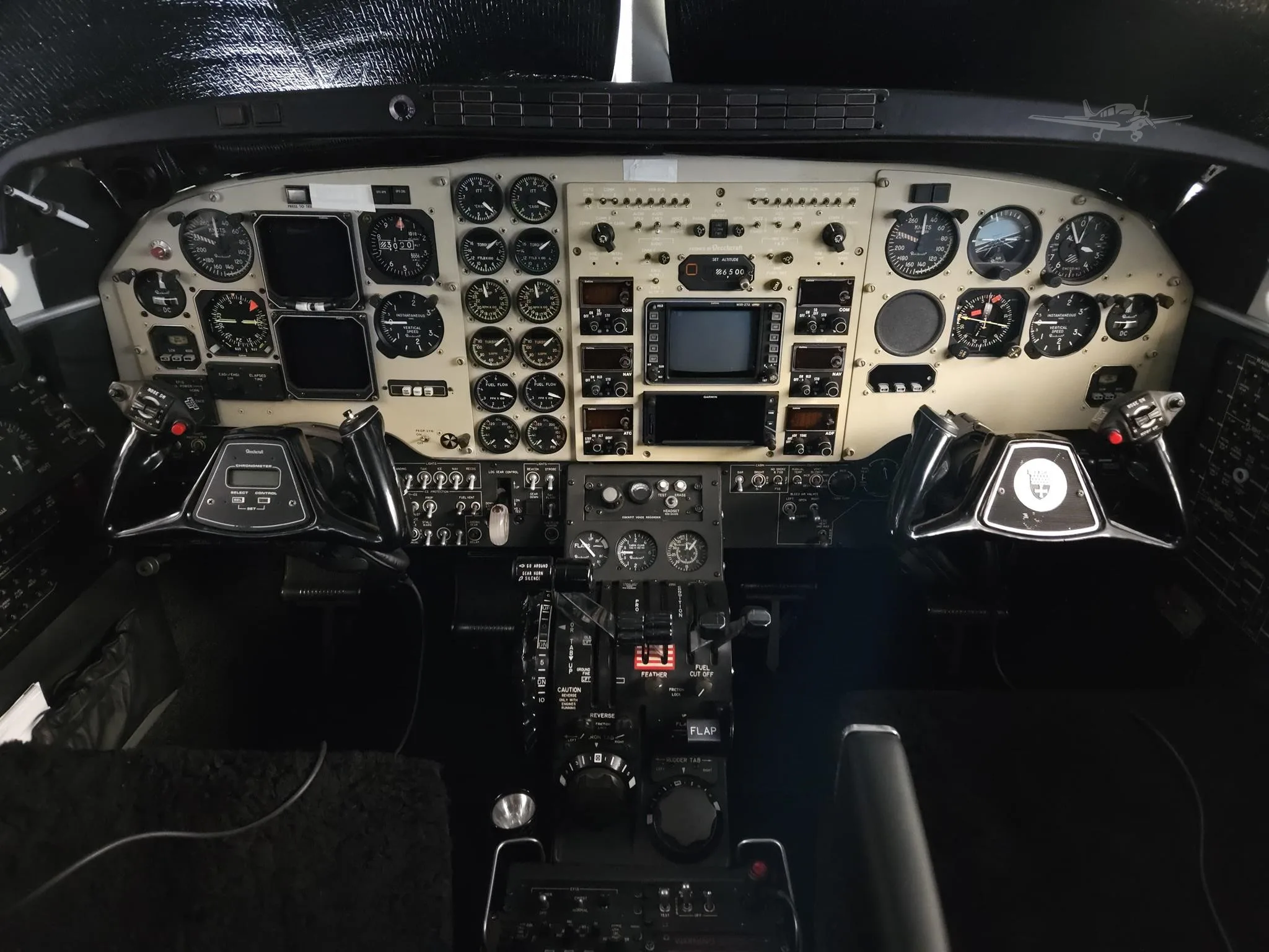 Cockpit and instrument panel of a 1997 BEECHCRAFT KING AIR C90B.