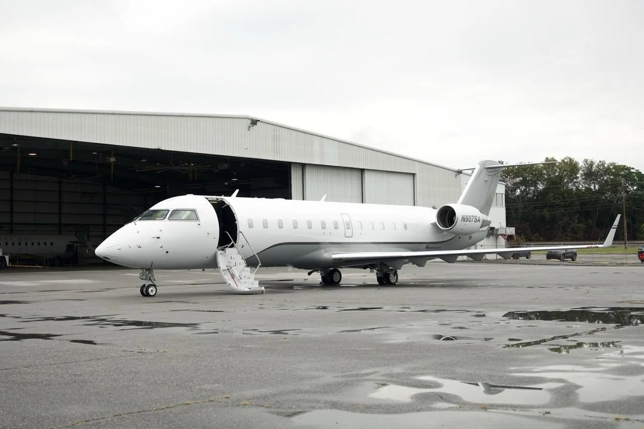 Exterior view of a 2004 BOMBARDIER CRJ-200, N907SA.