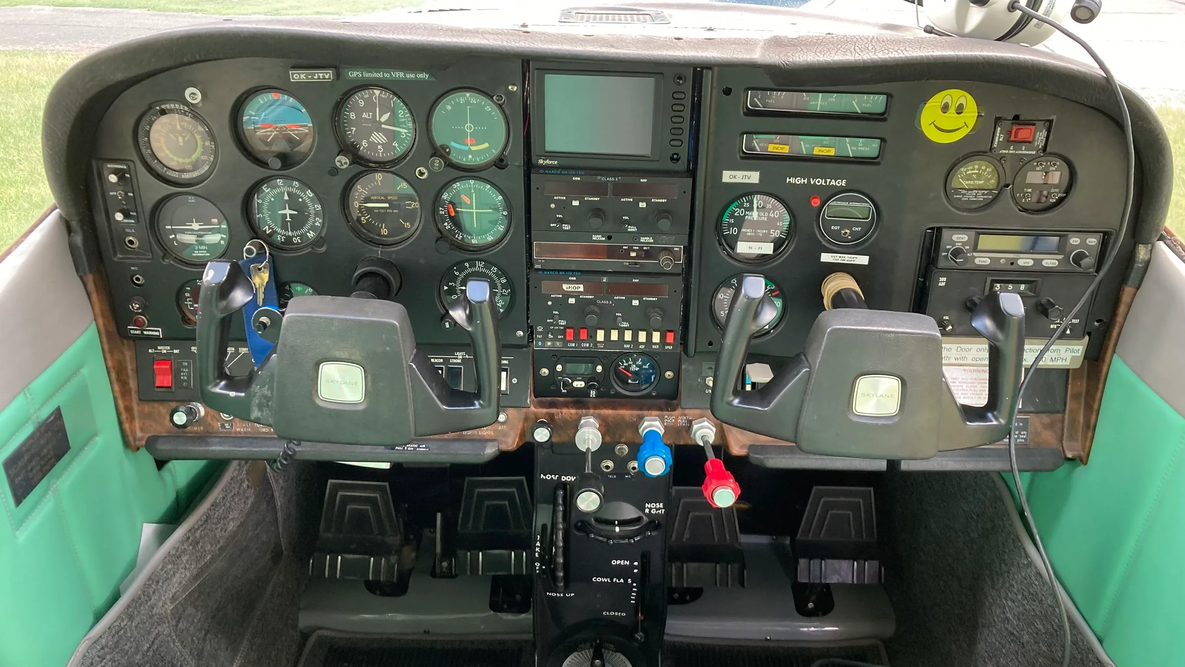 Cockpit and instrument panel of a 1975 Cessna 182 Skylane.