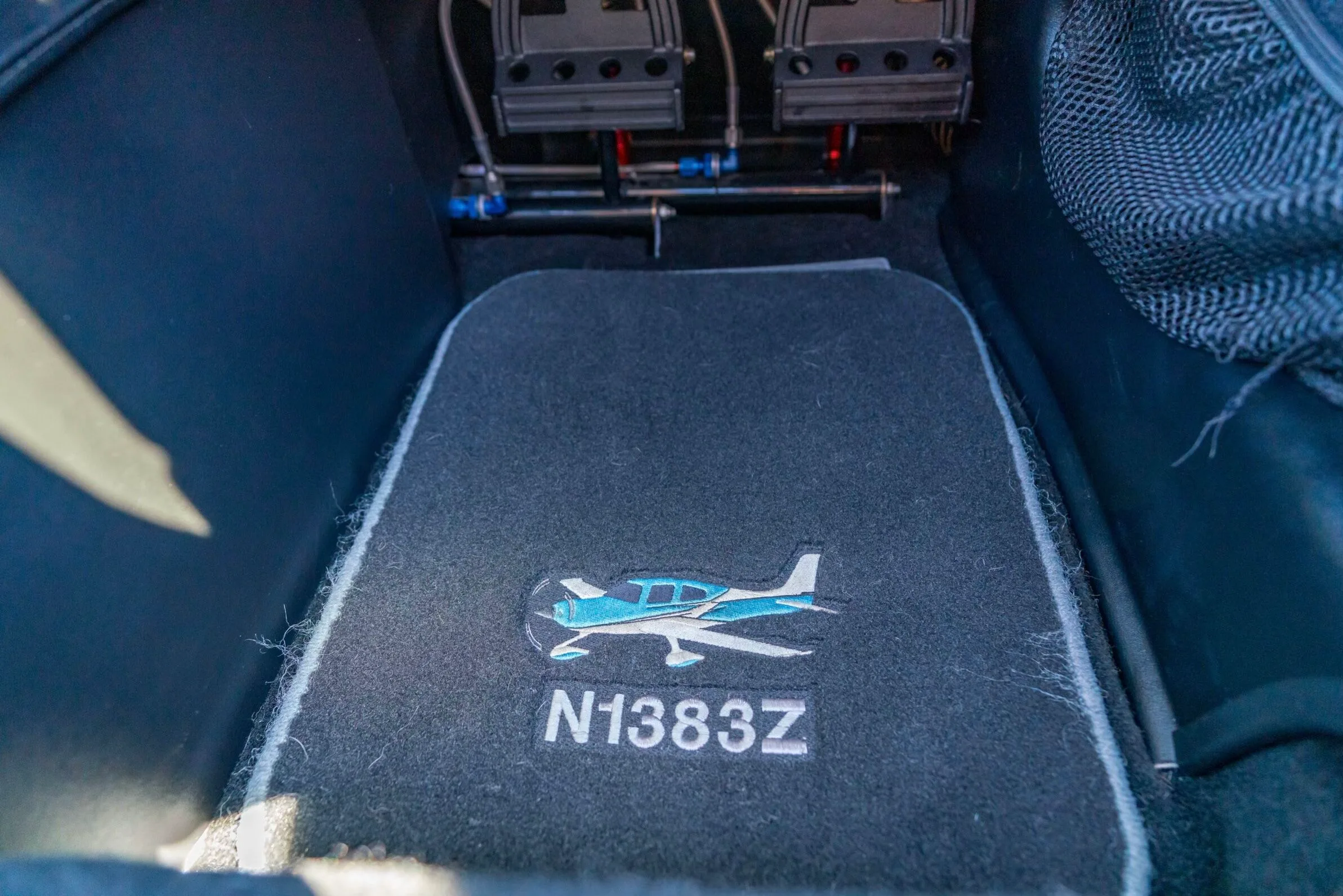 Exterior view of a 2020 Cirrus SR22-G6 TURBO, N1383Z.