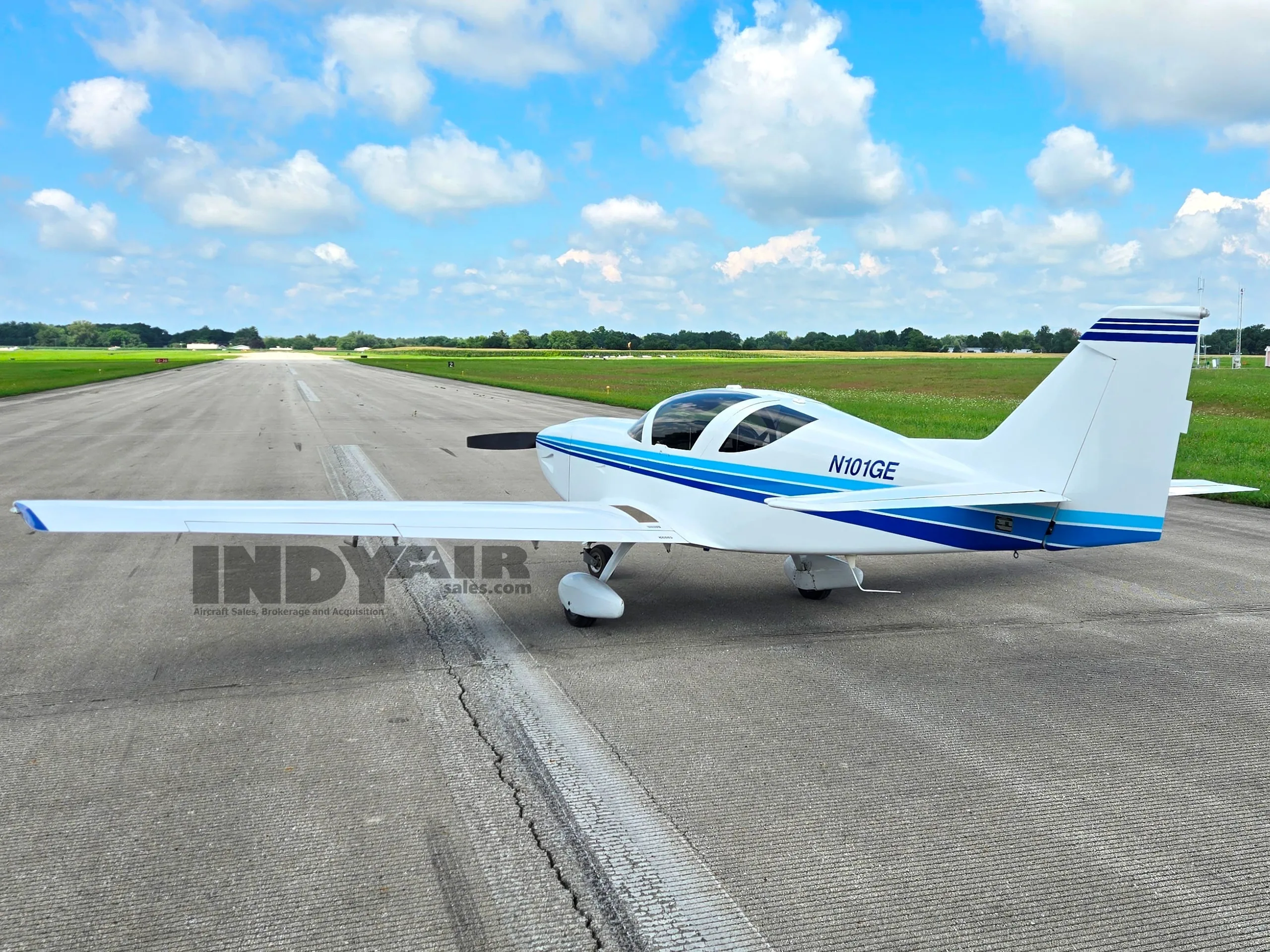 Exterior view of a 2000 Glasair Super II, N101GE.