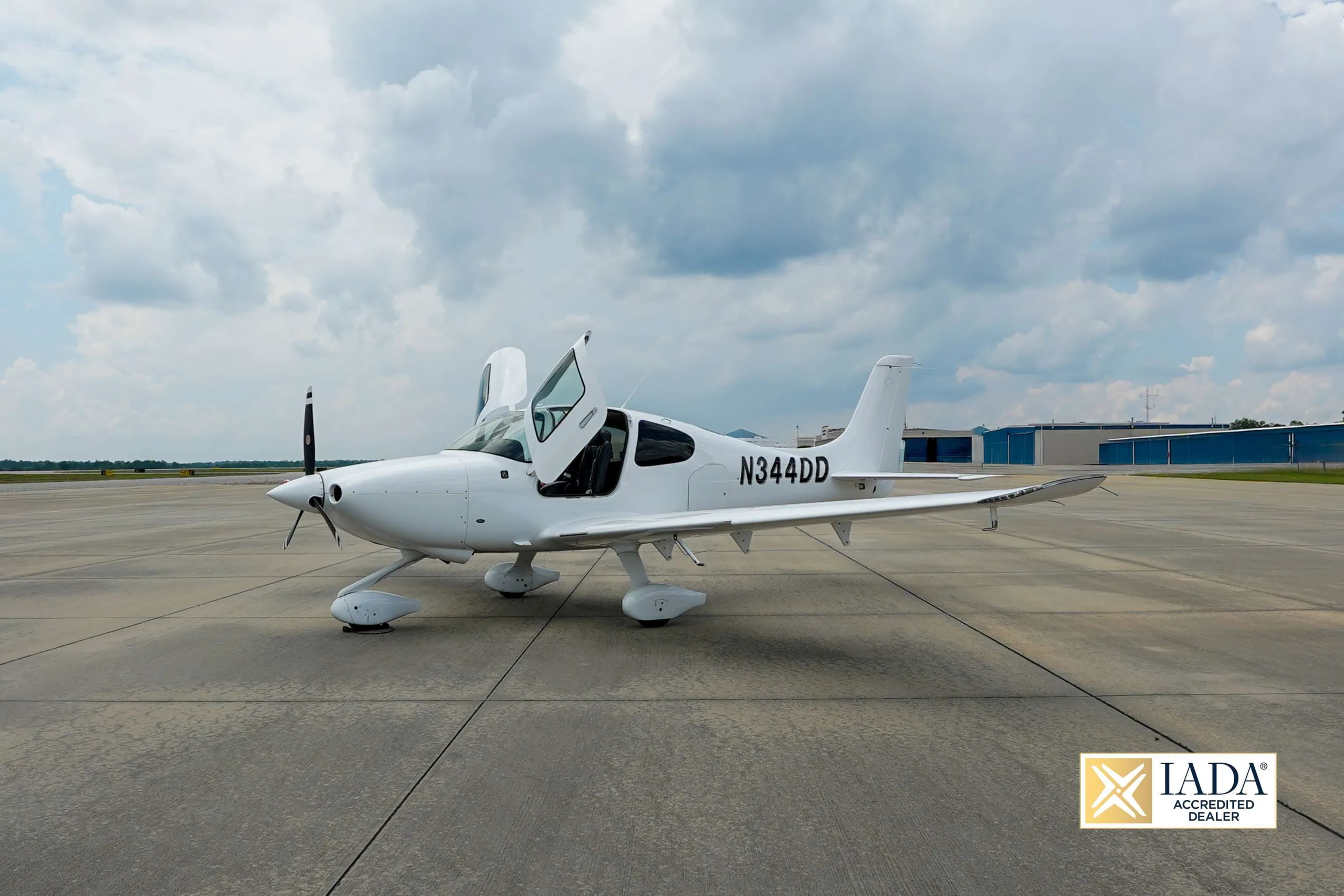 Exterior view of a 2019 Cirrus SR20 G6.