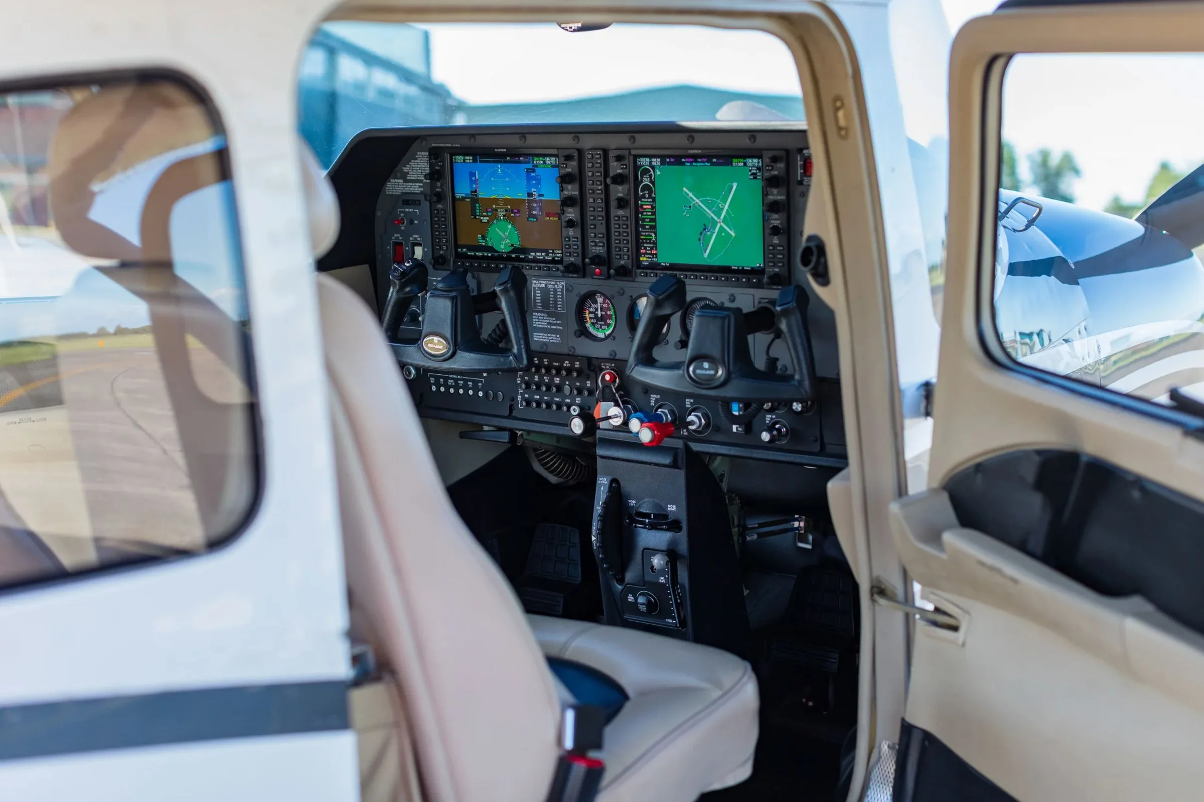 Avionics suite of a 2015 Cessna 182T Skylane.