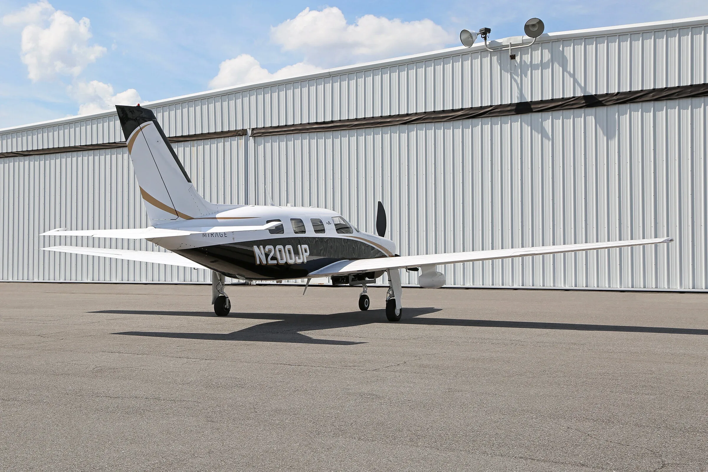 Exterior view of a 2014 Piper PA-46 350P MIRAGE.
