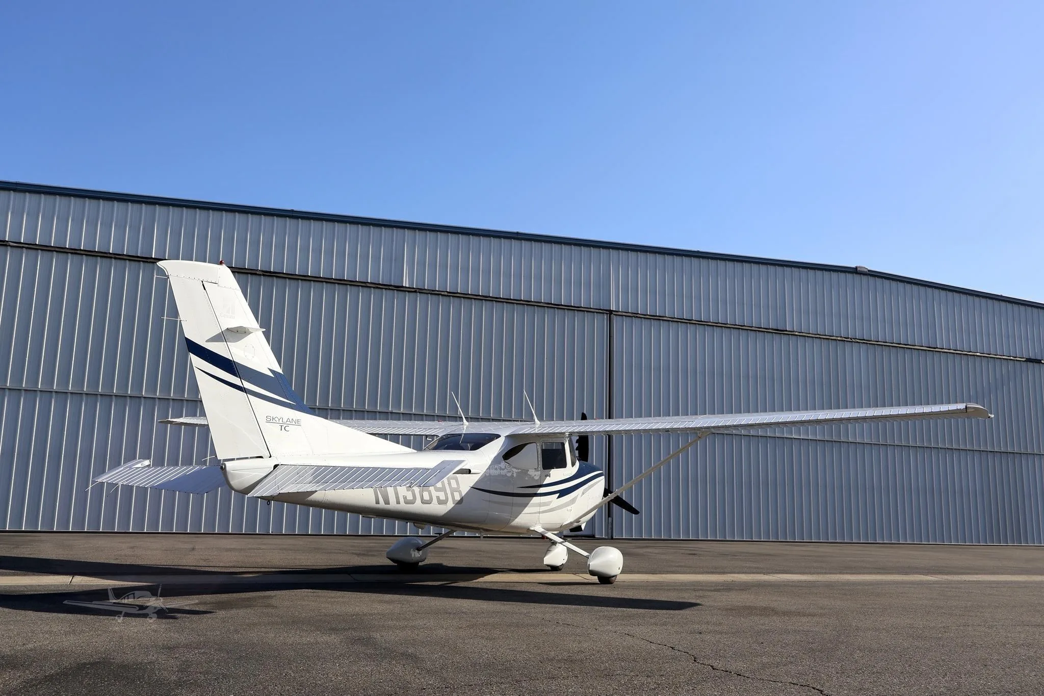 Exterior view of a 2005 CESSNA TURBO 182T SKYLANE, N138B.
