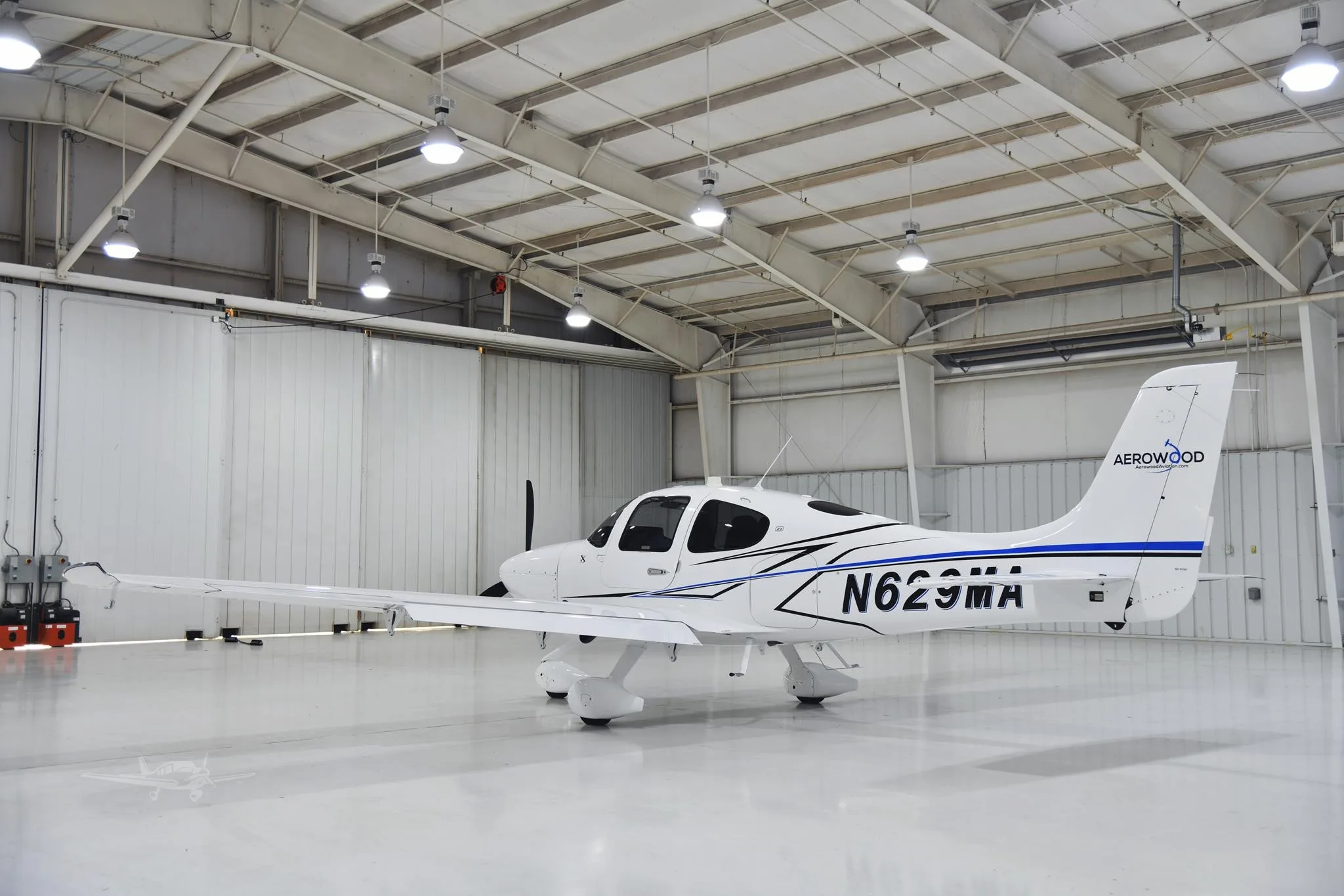 Exterior view of a 2025 CIRRUS SR20-G7, N629MA.