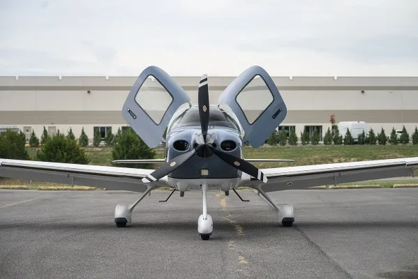 Marketing image of a 2021 Cirrus SR22-G6.